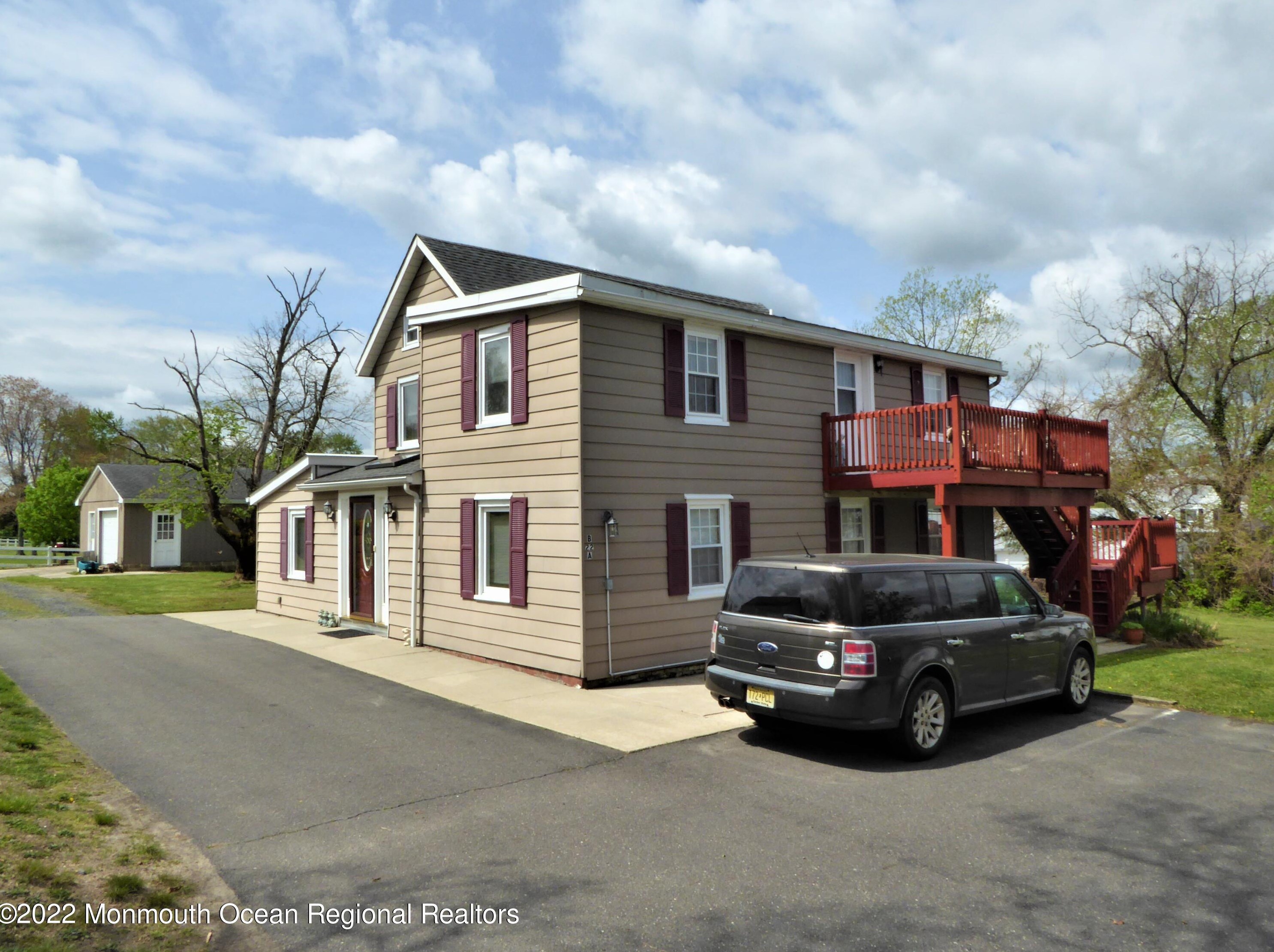 22 Main St, Upper Freehold Township, NJ 08514