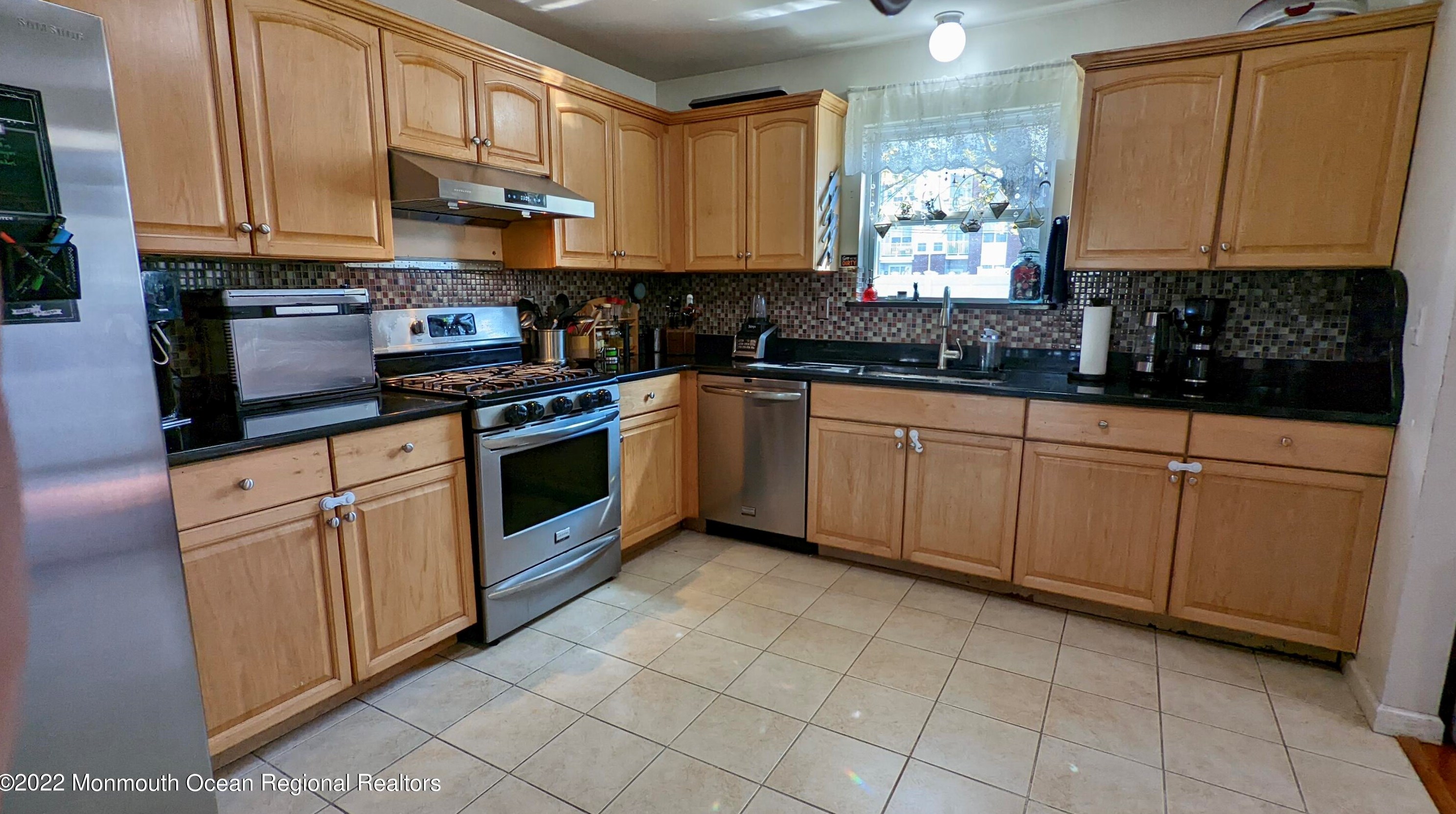 4 Dolan Ave, Matawan NJ 07747-1007 exterior