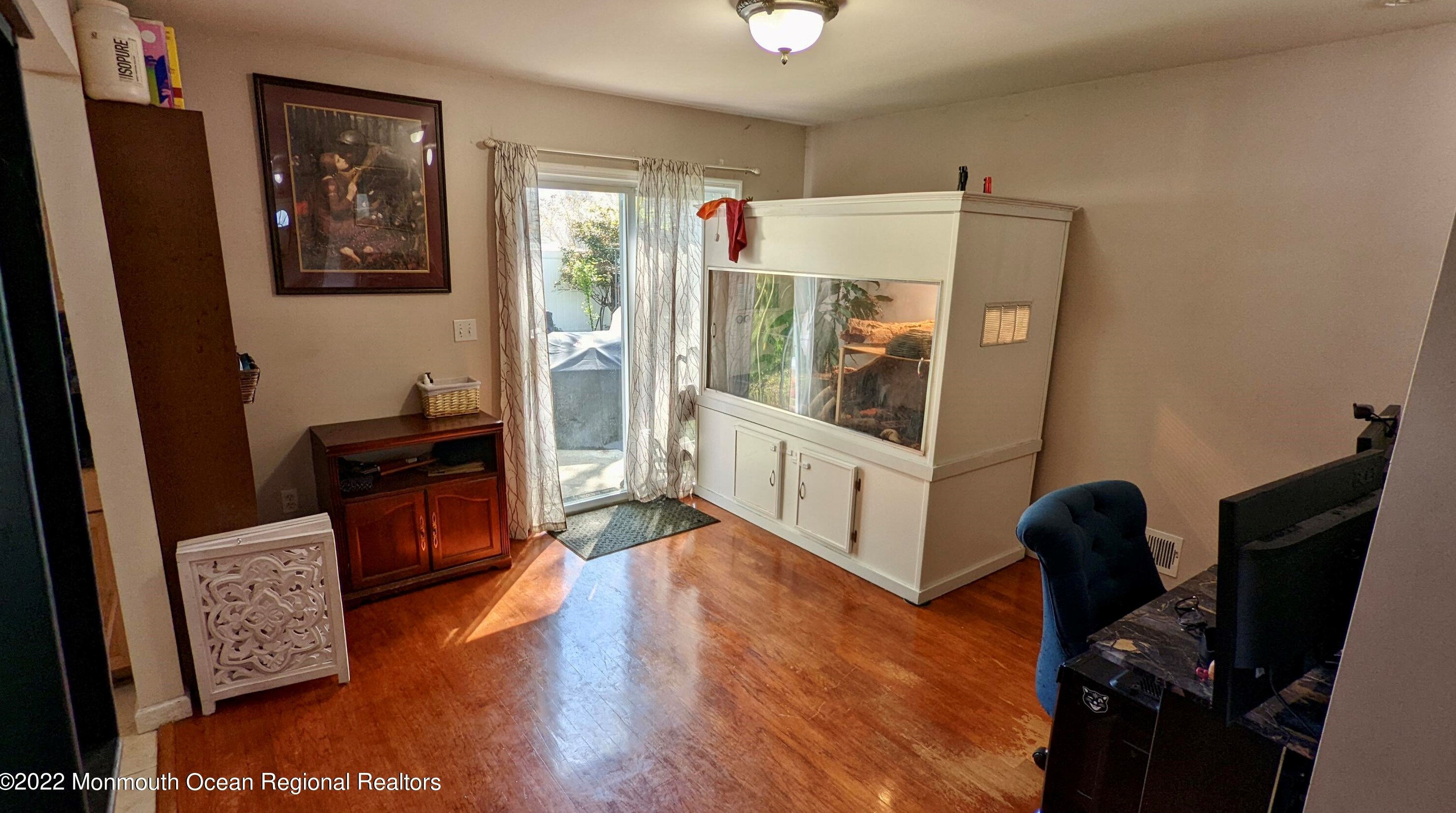 4 Dolan Ave, Matawan NJ 07747-1007 exterior