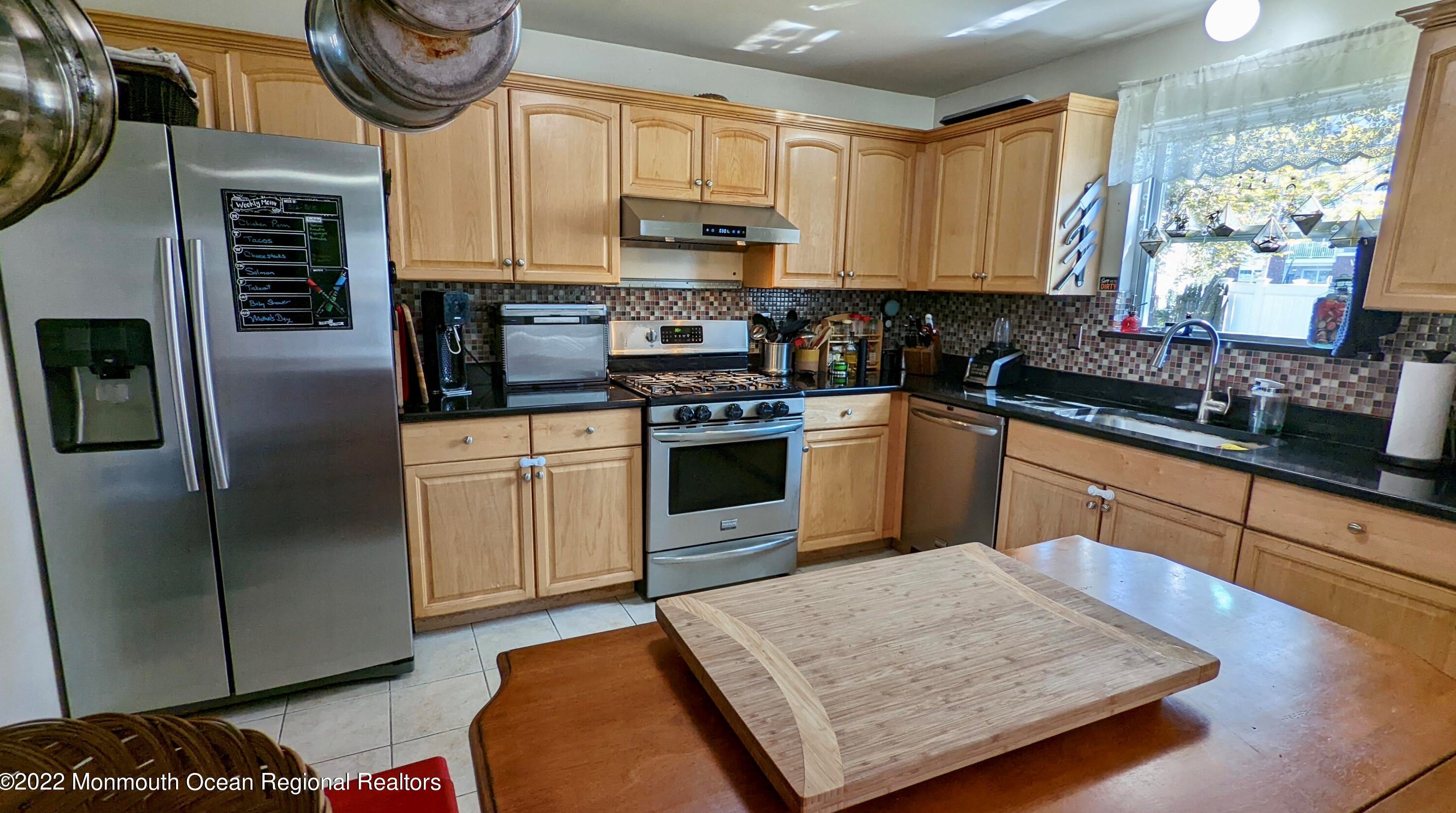 4 Dolan Ave, Matawan NJ 07747-1007 exterior