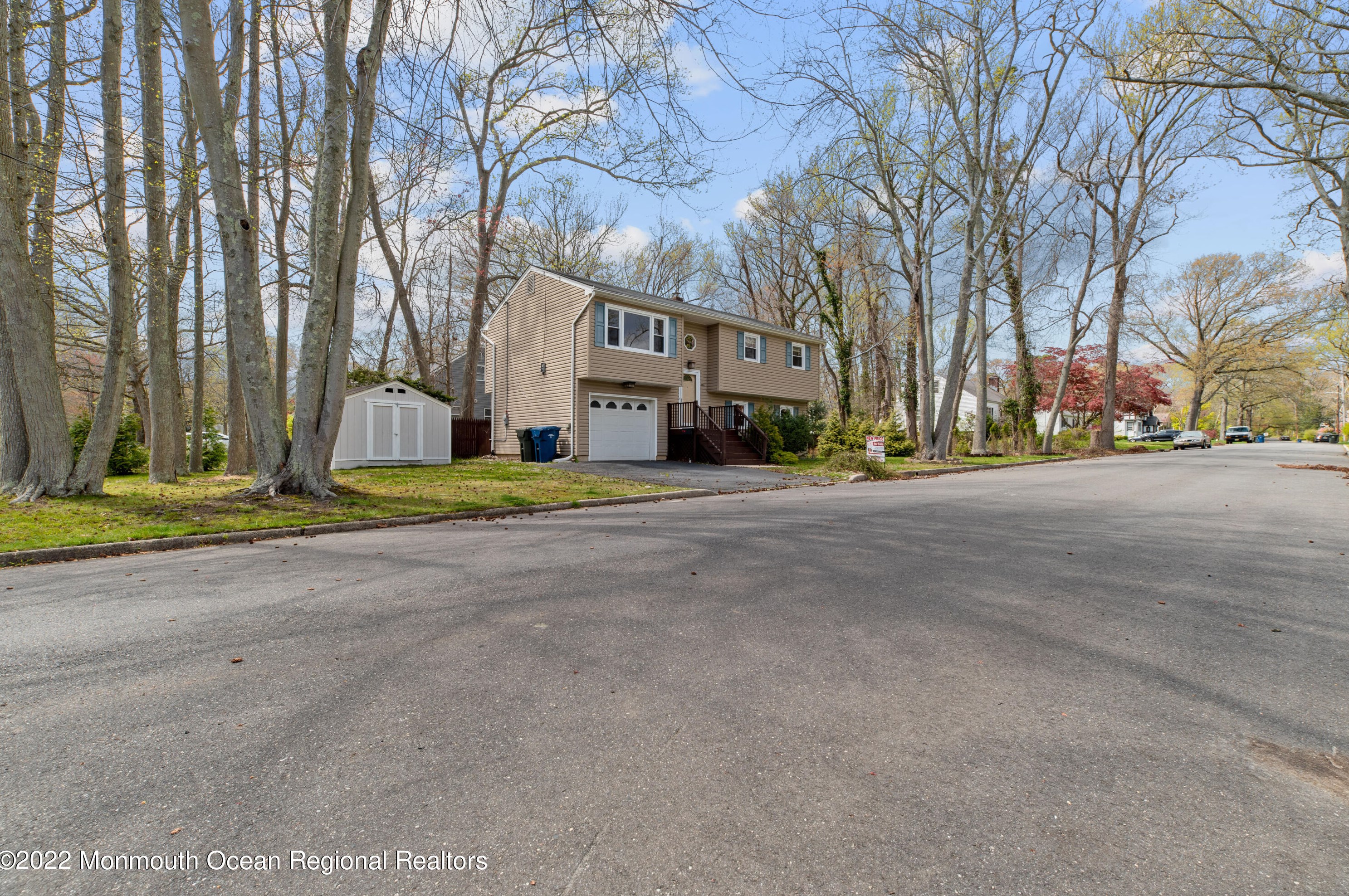 244 Pinecrest Rd, Oakhurst, NJ 07755-1467