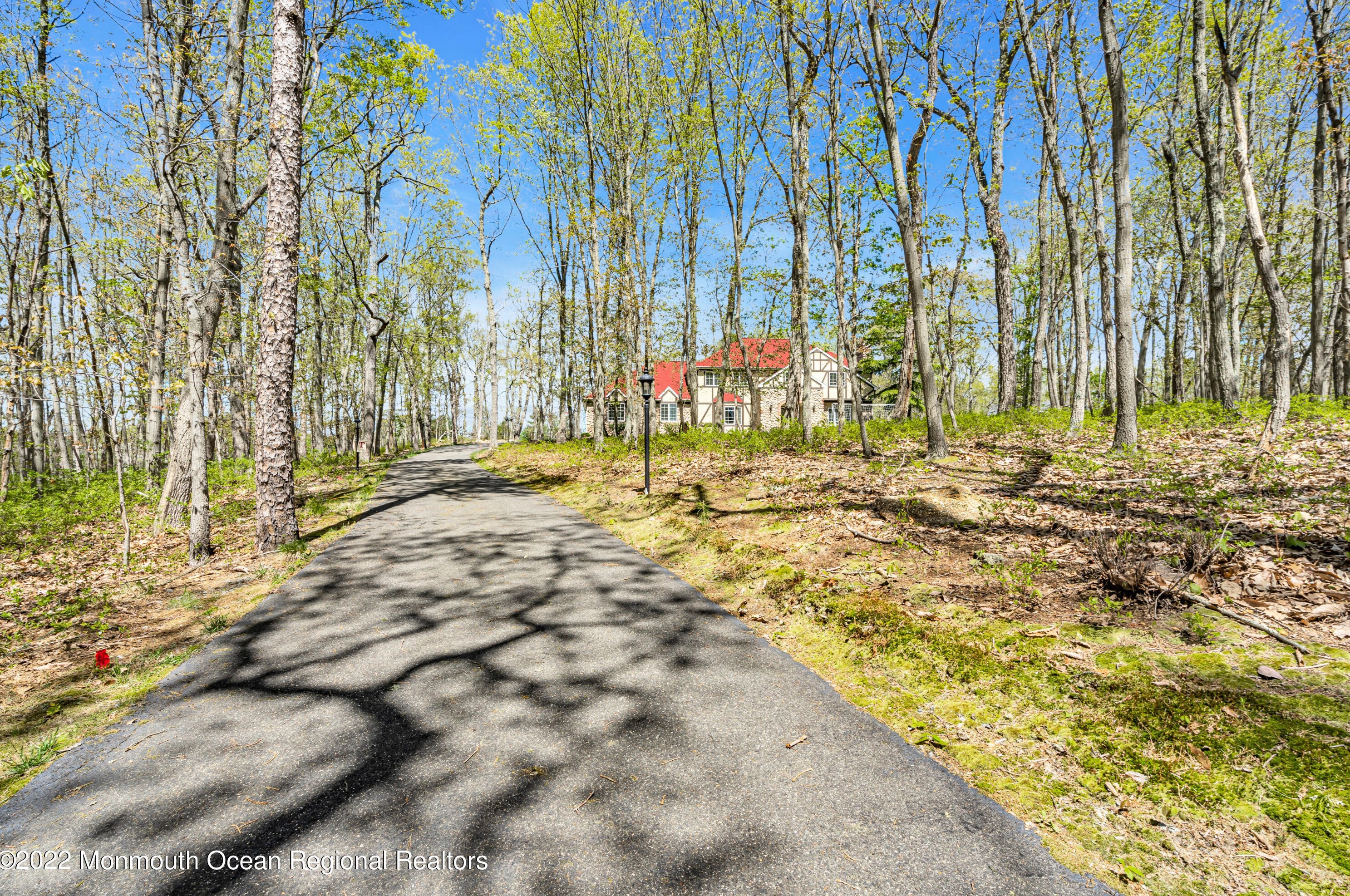 4 Quail Hill Rd, Millstone Township, NJ 08510-1710