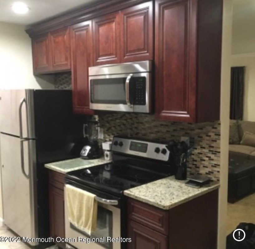167 Amberly Dr, Millstone Township, NJ 07726-5425