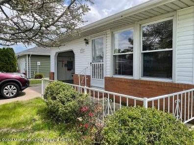 6 Bananier Dr, Toms River, NJ 08757