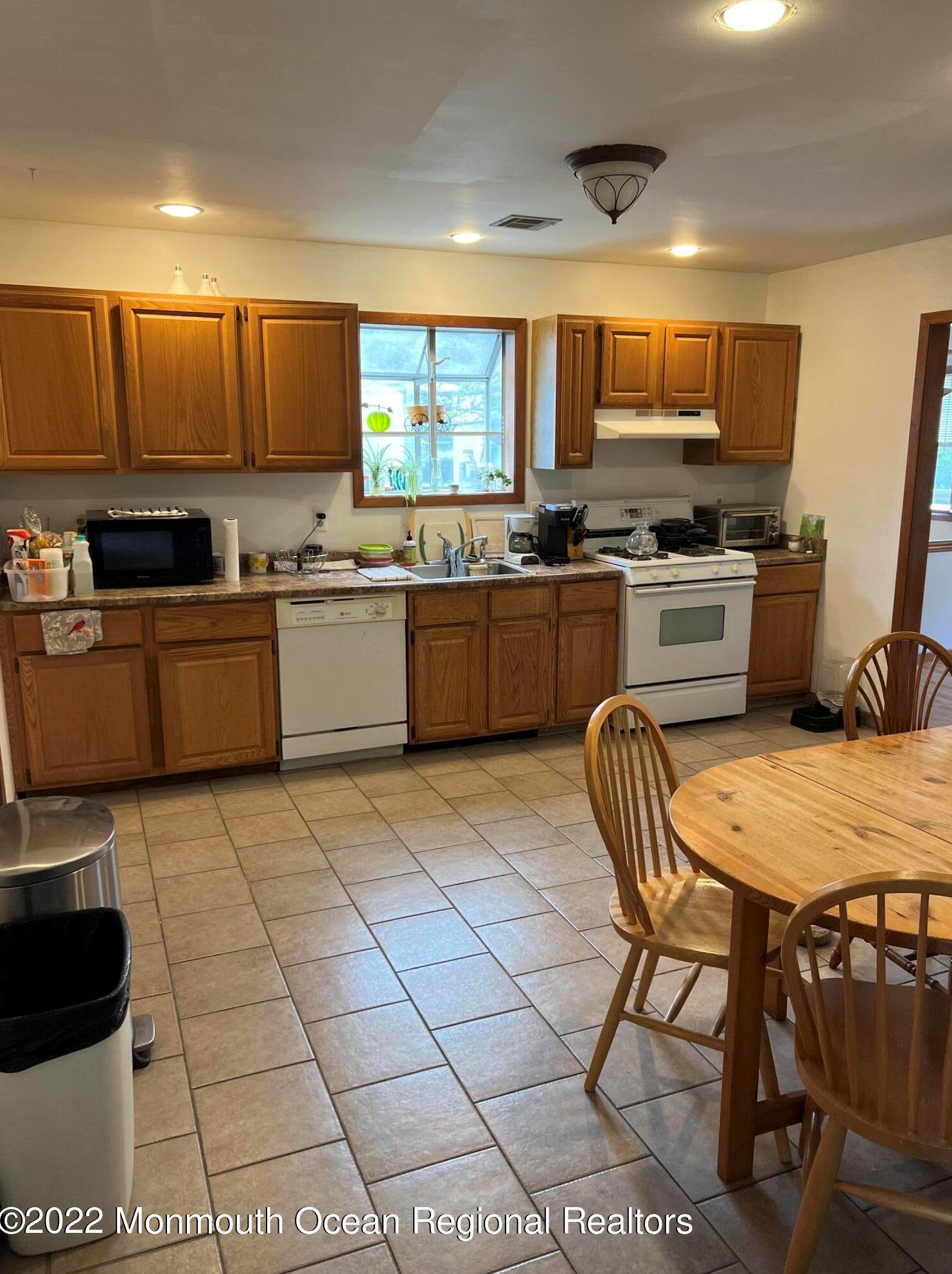 17 Plantation Dr, Tuckerton, NJ 08087-1914