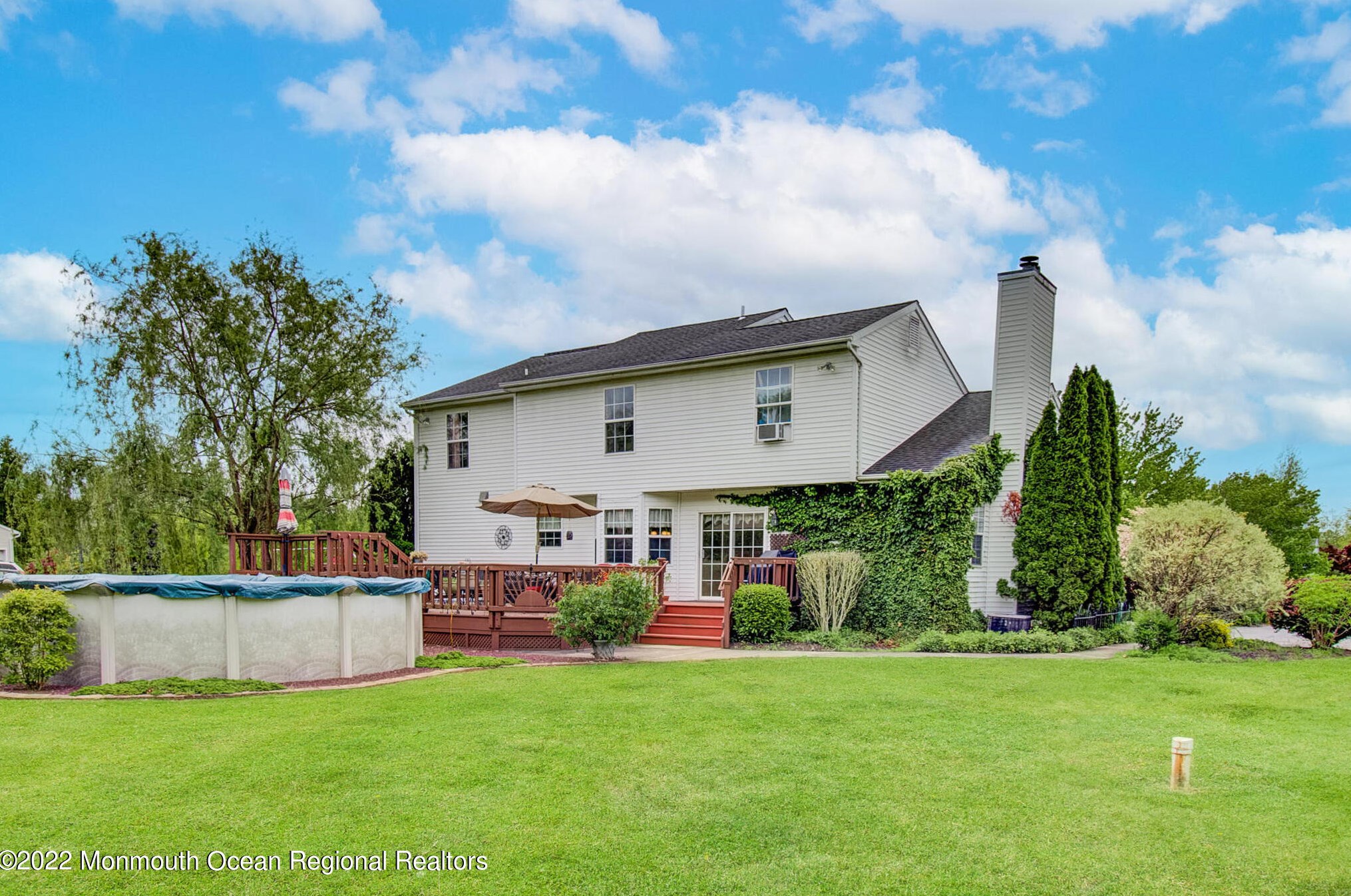 10 Alexander Dr, Upper Freehold, NJ 08501-2035