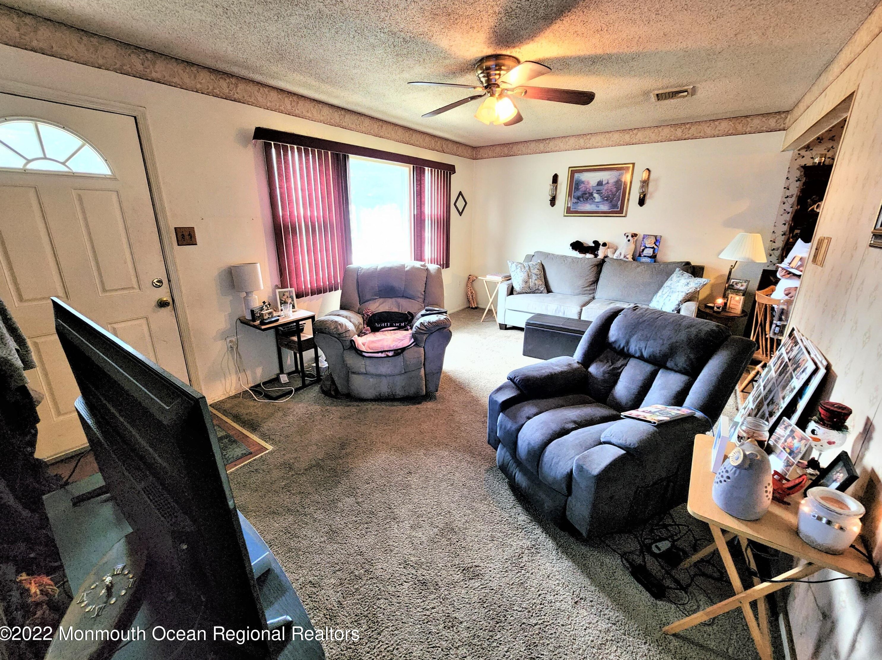 16 Laurel Blvd, Lacey Township, NJ 08734
