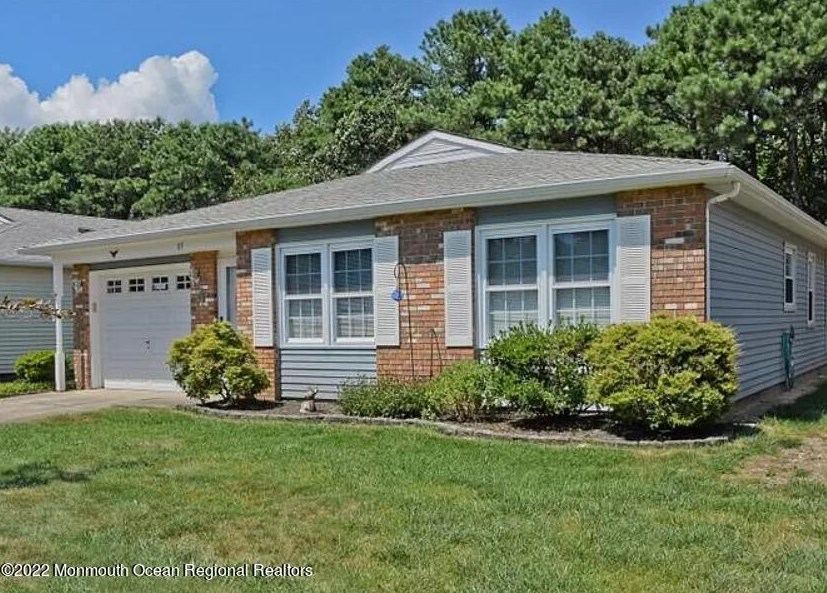 85 Yorkwood Dr, Bricktown, NJ 08723
