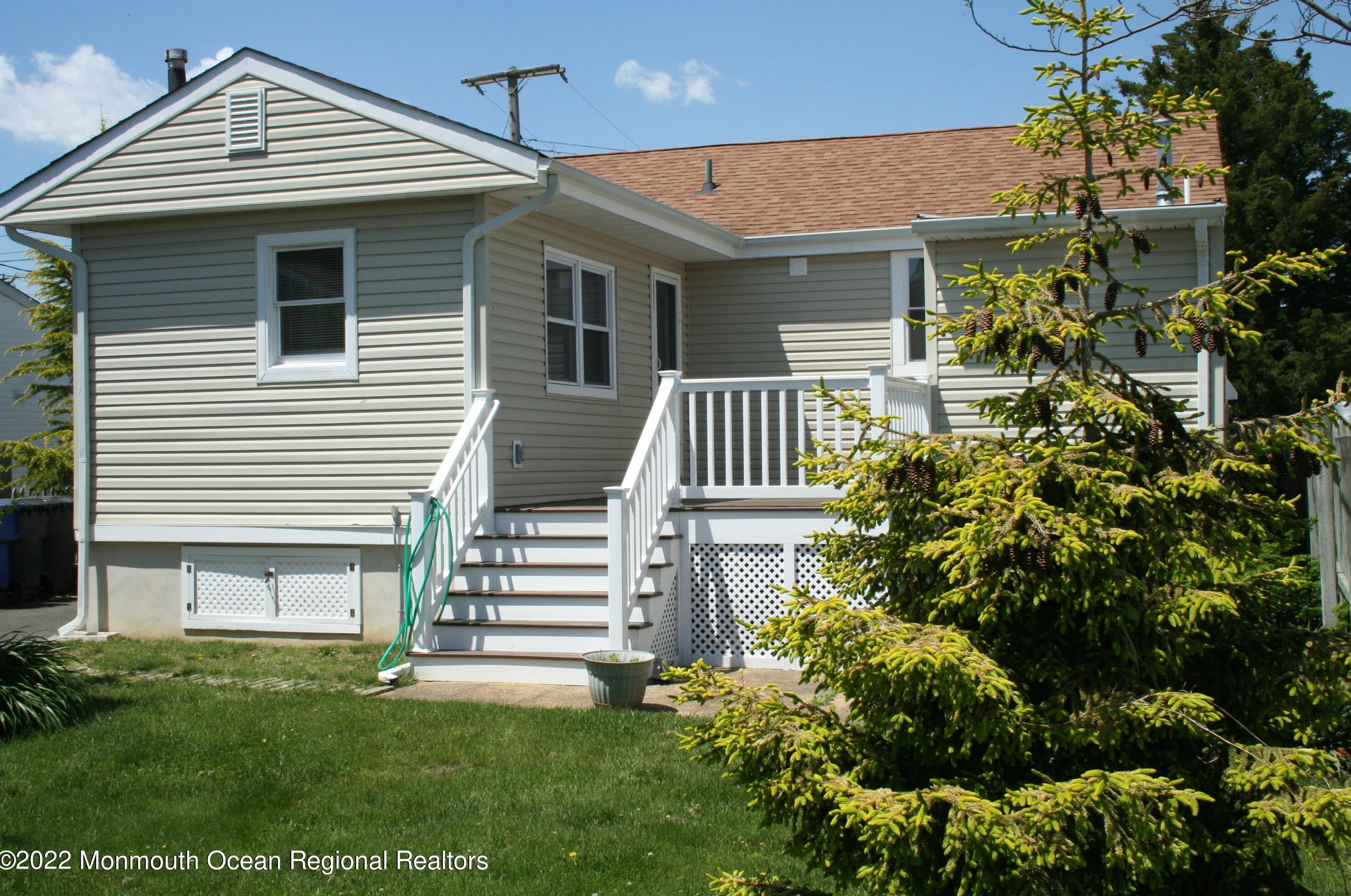21 Holly Creek Ln, Toms River, NJ 08753-2578