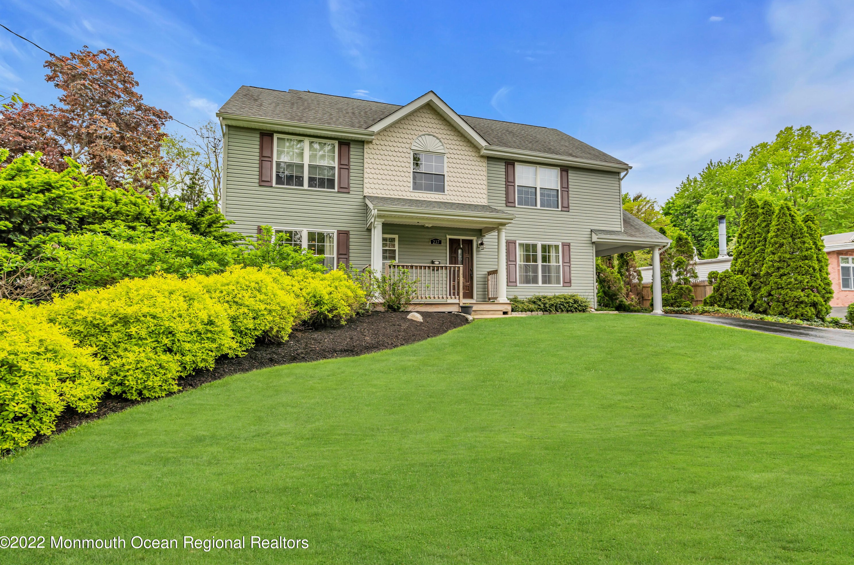 237 Parkview Terrace, Lincroft, NJ 07738