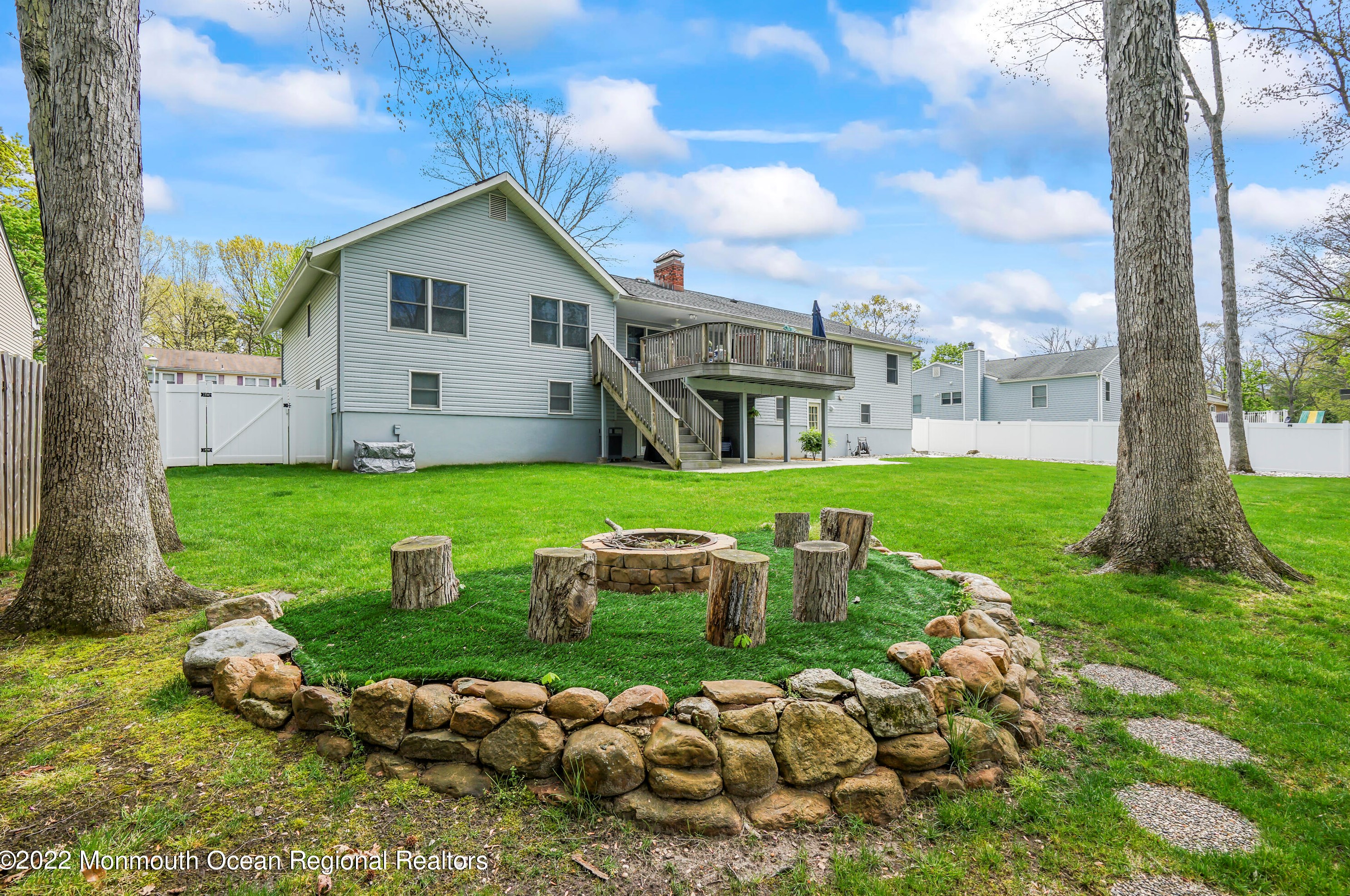 23 Mcfadden Dr, Monroe Twp, NJ 08831-2481