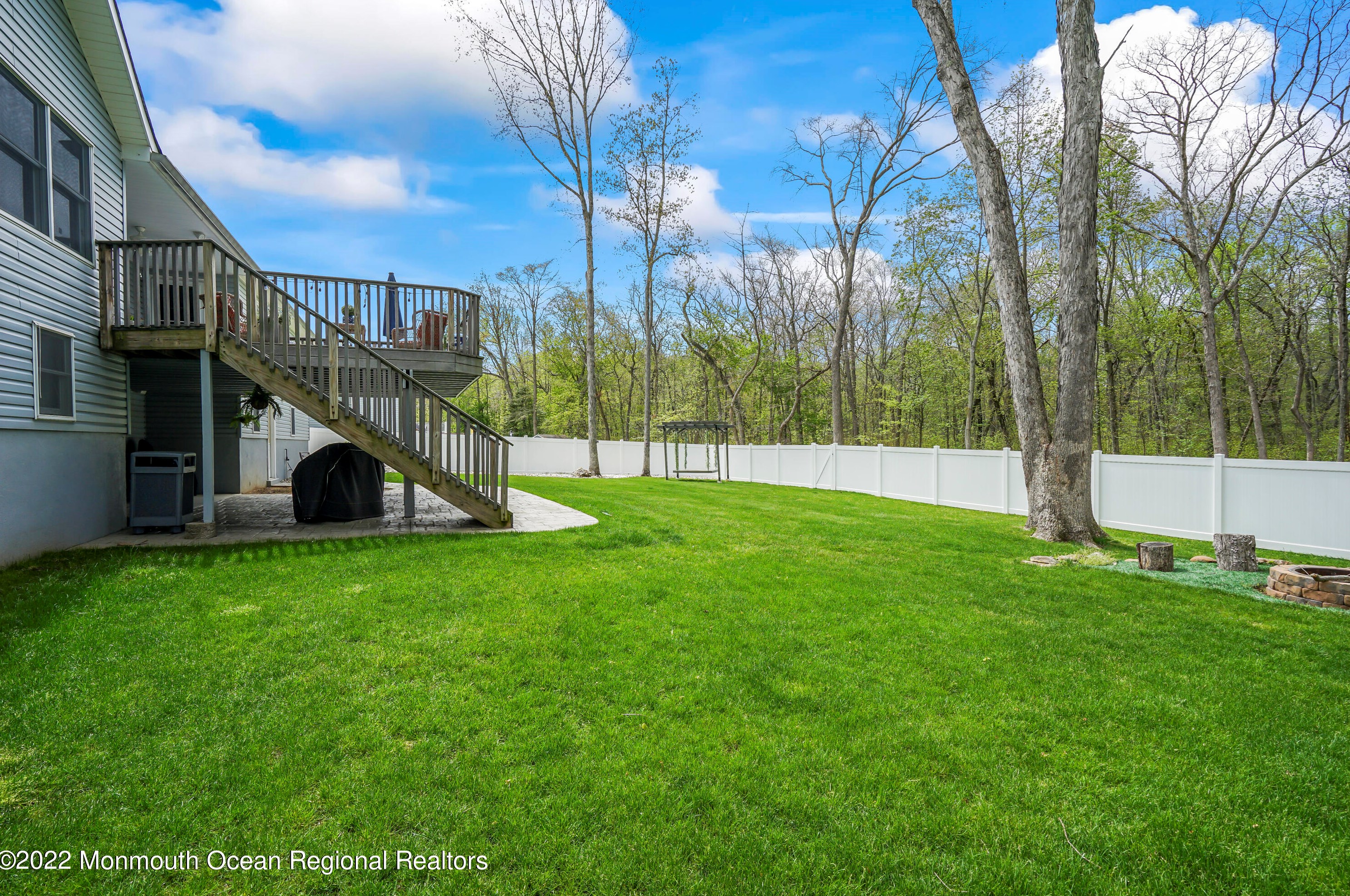 23 Mcfadden Dr, Monroe Twp NJ 08831-2416 exterior