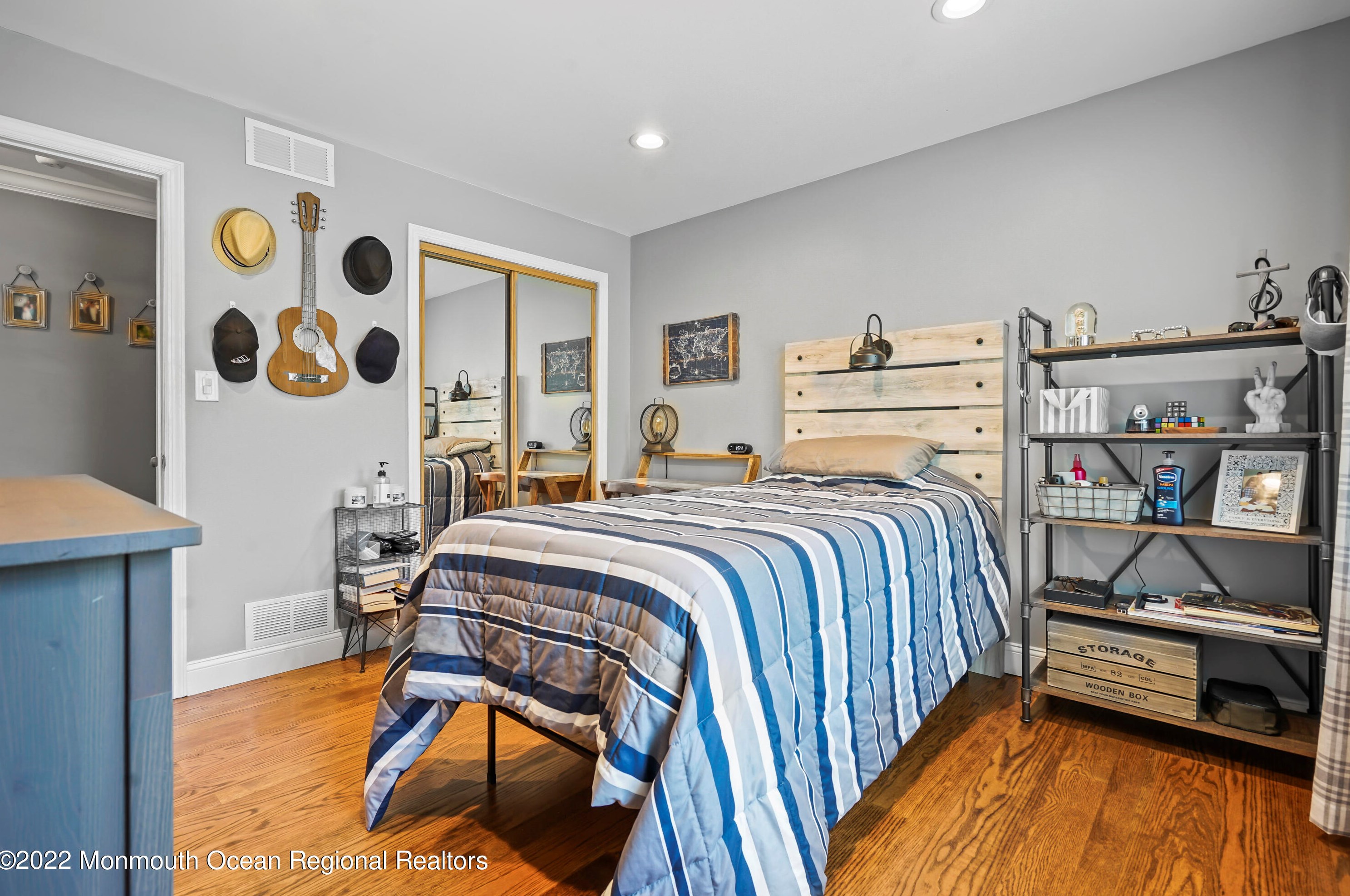 23 Mcfadden Dr, Monroe Twp NJ 08831-2416 exterior