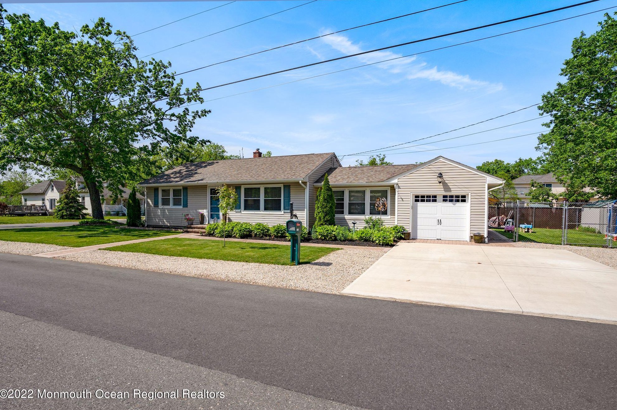 400 Linden Ave, Pine Beach, NJ 08741-1626