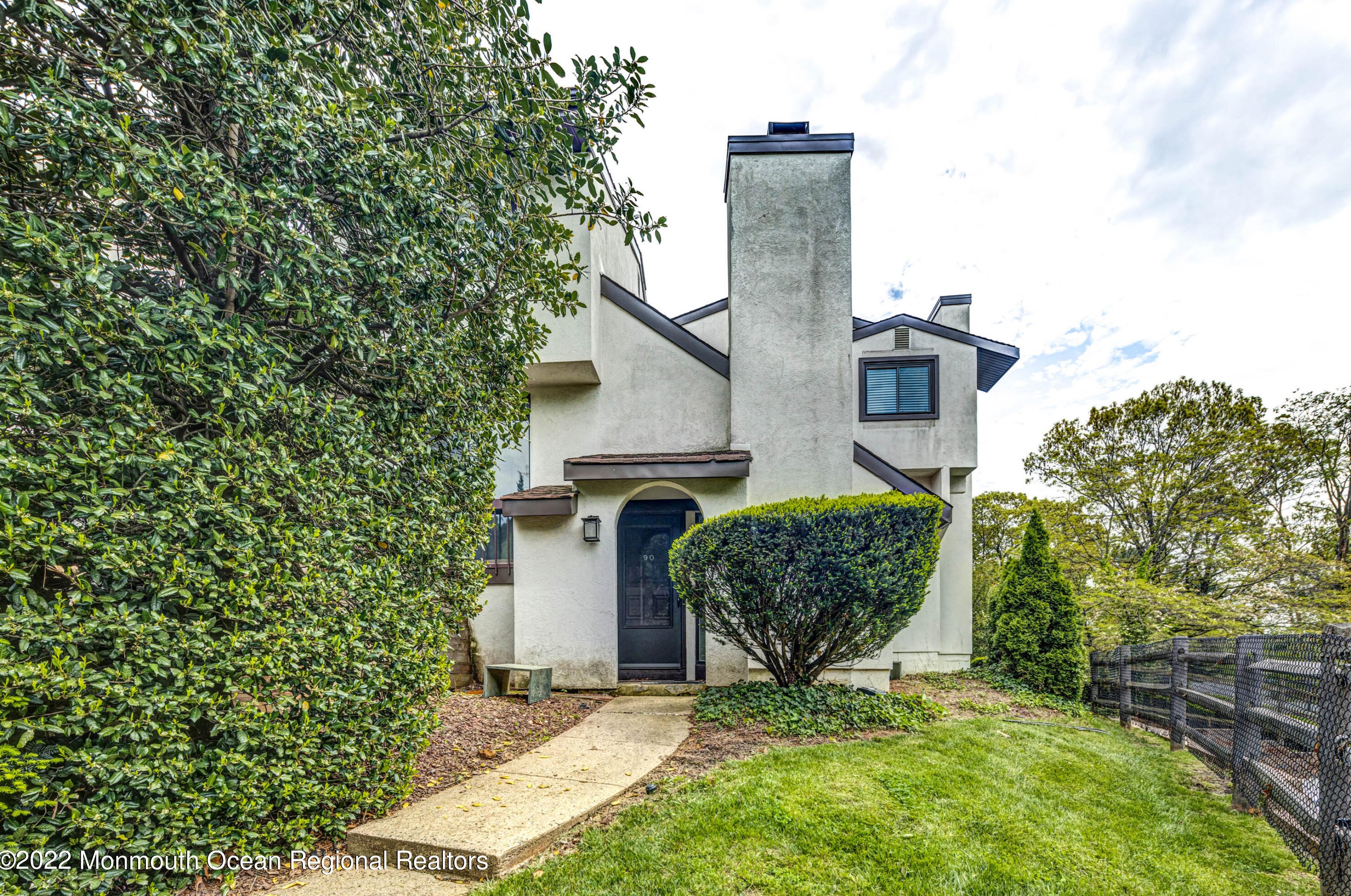 90 Tower Hill Dr, Tinton Falls, NJ 07701