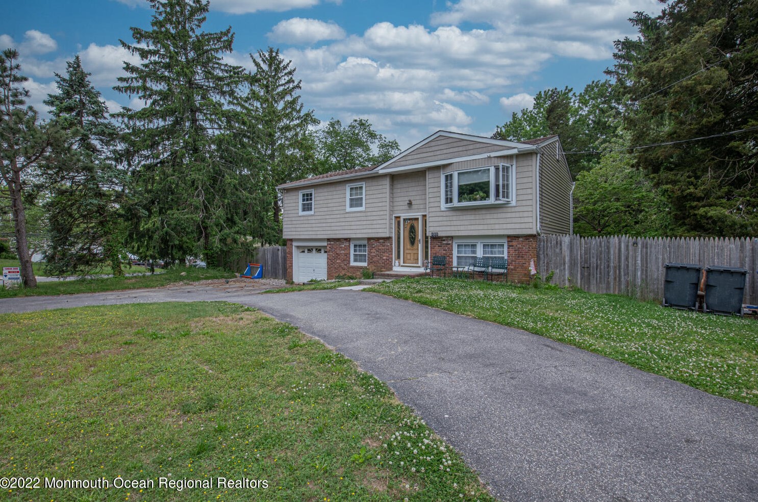 206 Hilltop Rd, Toms River NJ  08753-2721 exterior