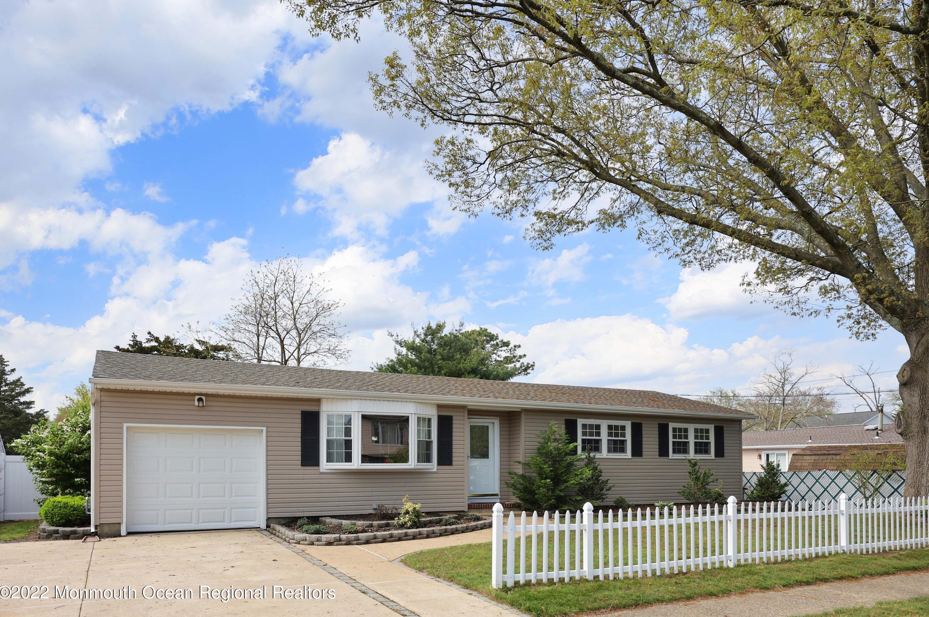 2207 2nd Ave, Toms River, NJ 08753-6011
