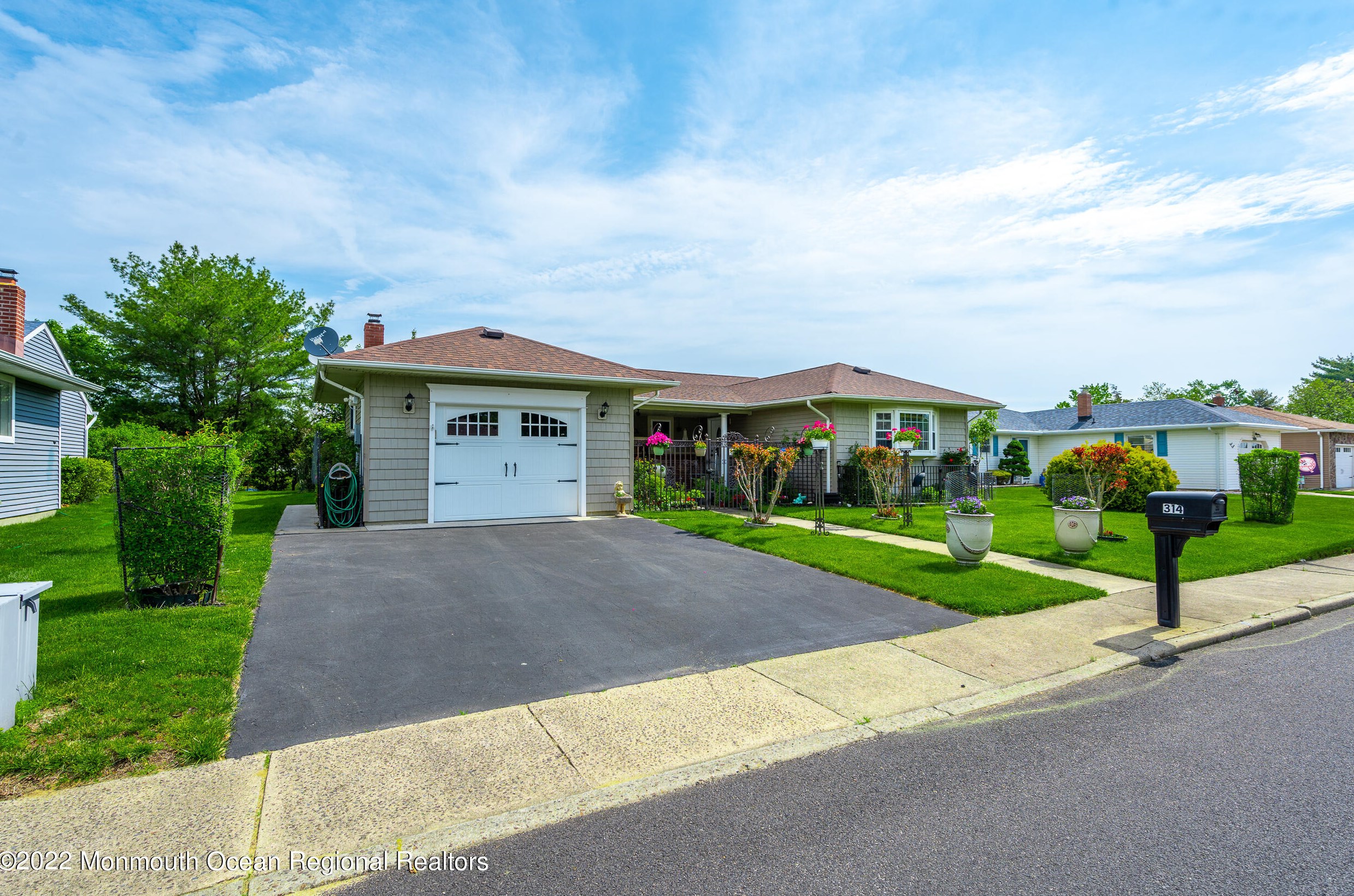 314 Barbados Dr, Toms River, NJ 08757-3860