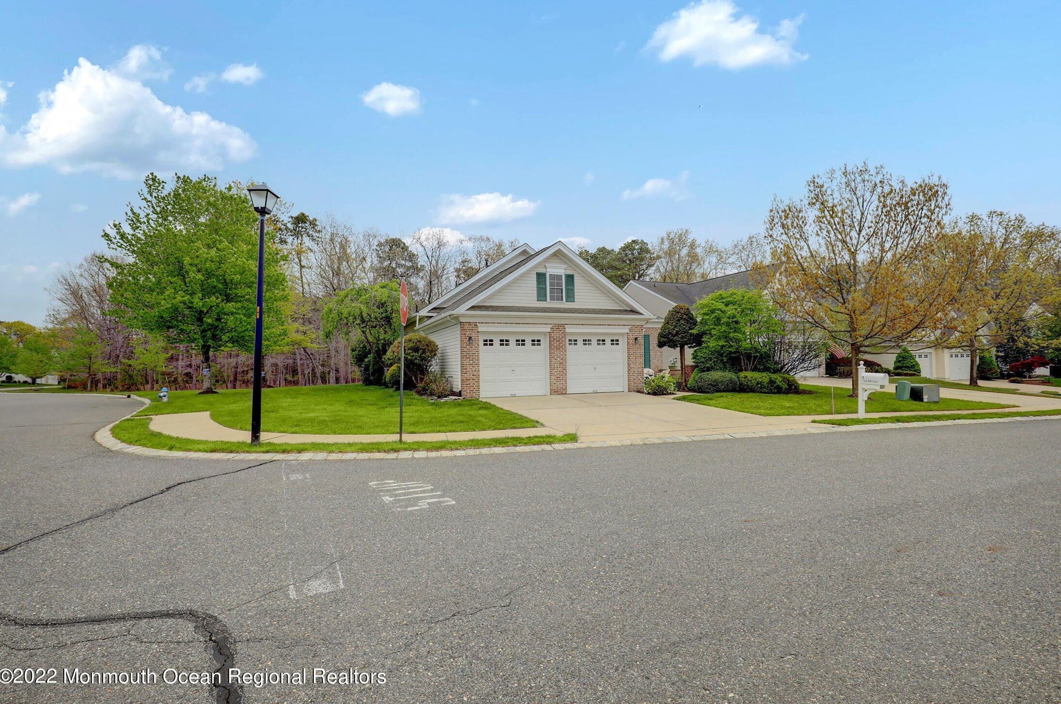 1 Oakhill Ct, Jackson Twp, NJ 08527