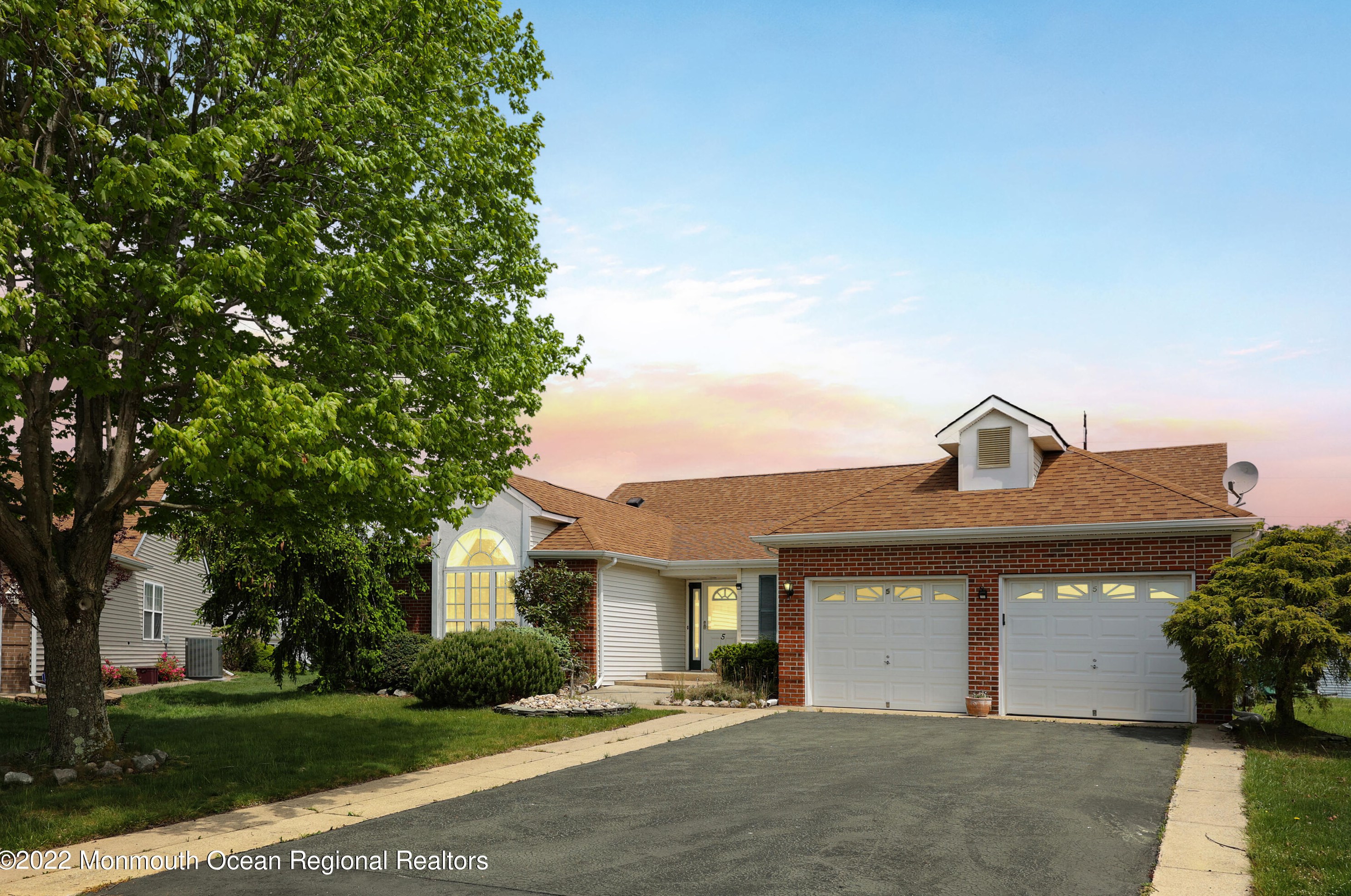 5 Harrow Ct, Toms River, NJ 08757-6462