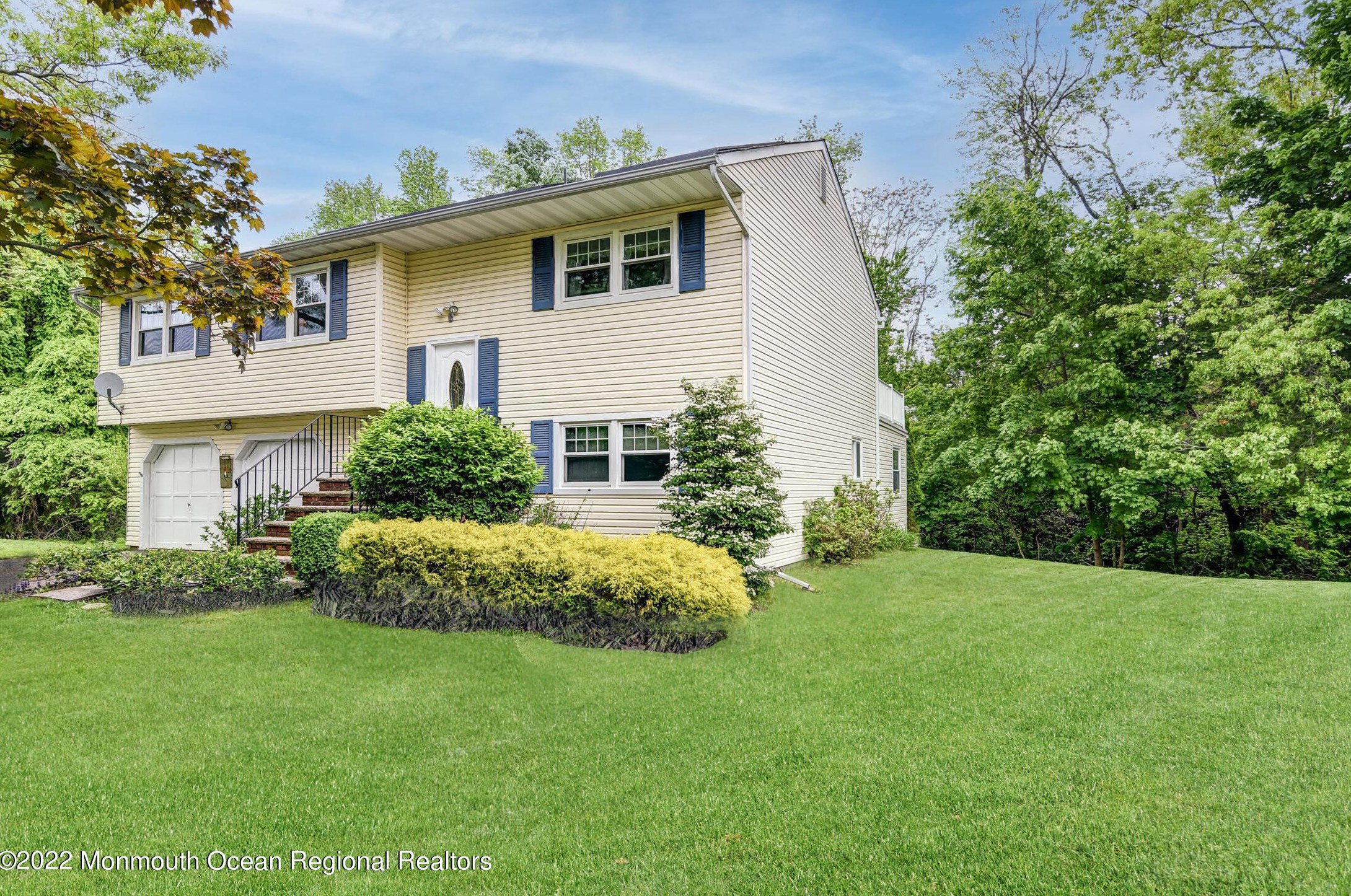 25 Poet Dr, Matawan, NJ 07747-3414