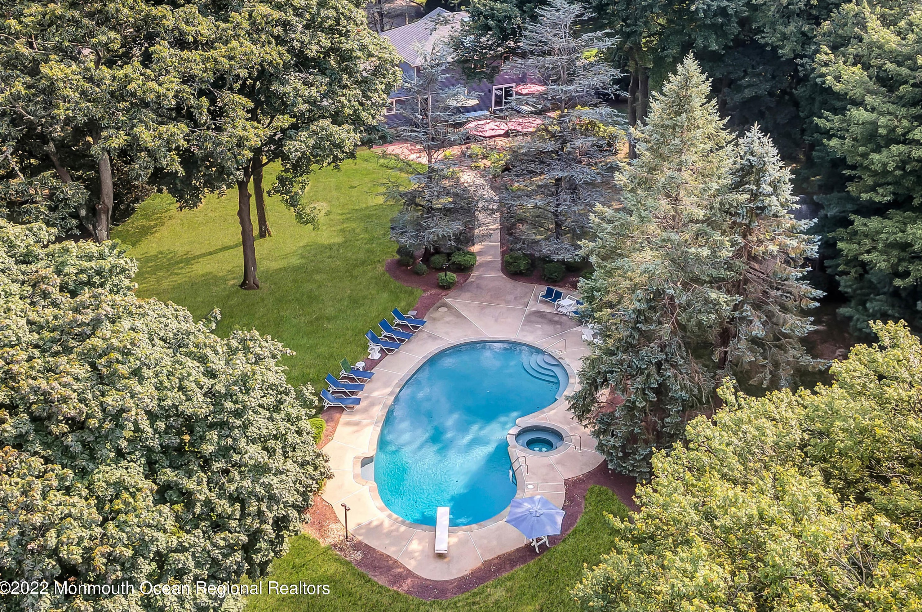 9 Roebling Ct, Leonardo, NJ 07737