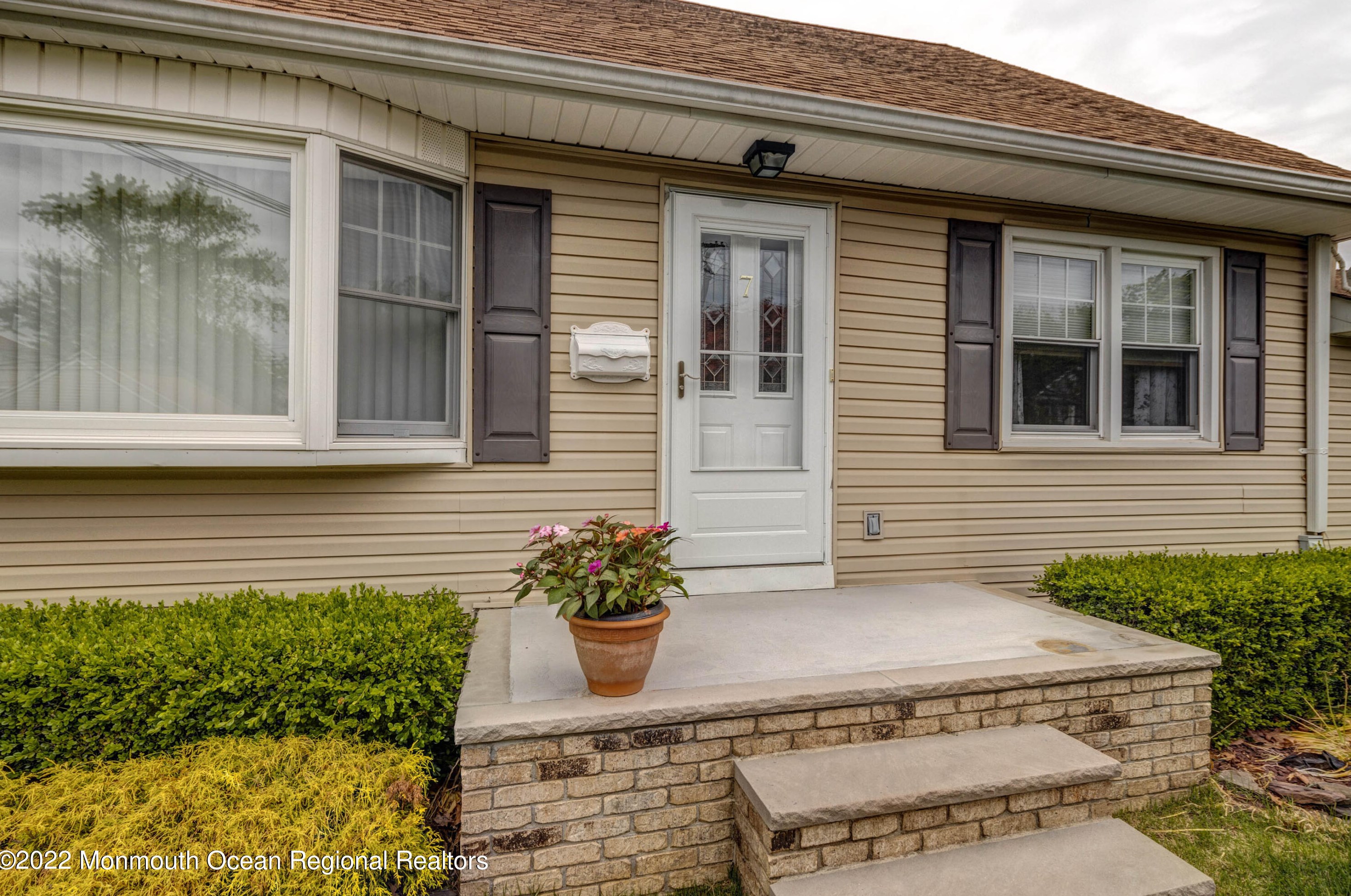 7 5th St, Matawan, NJ 07747-2317