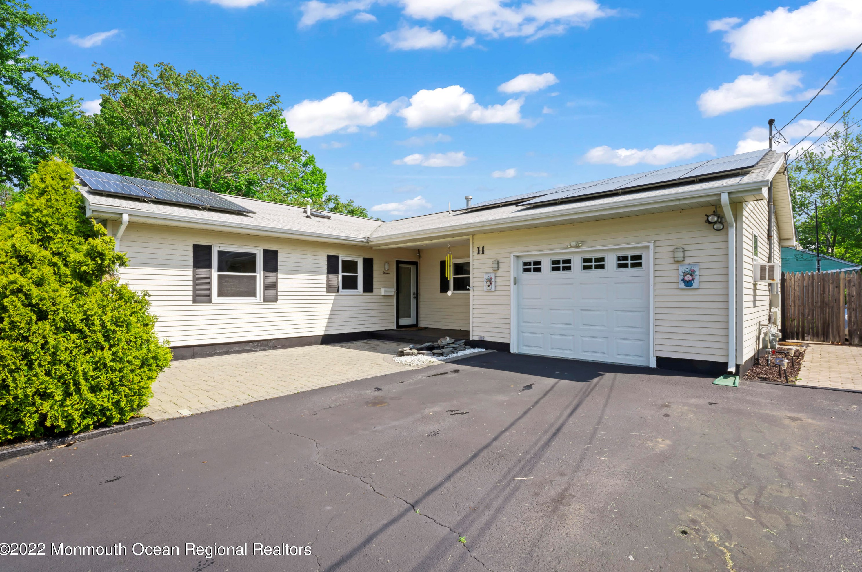 11 Oakshades Ave, Matawan, NJ 07747-1022