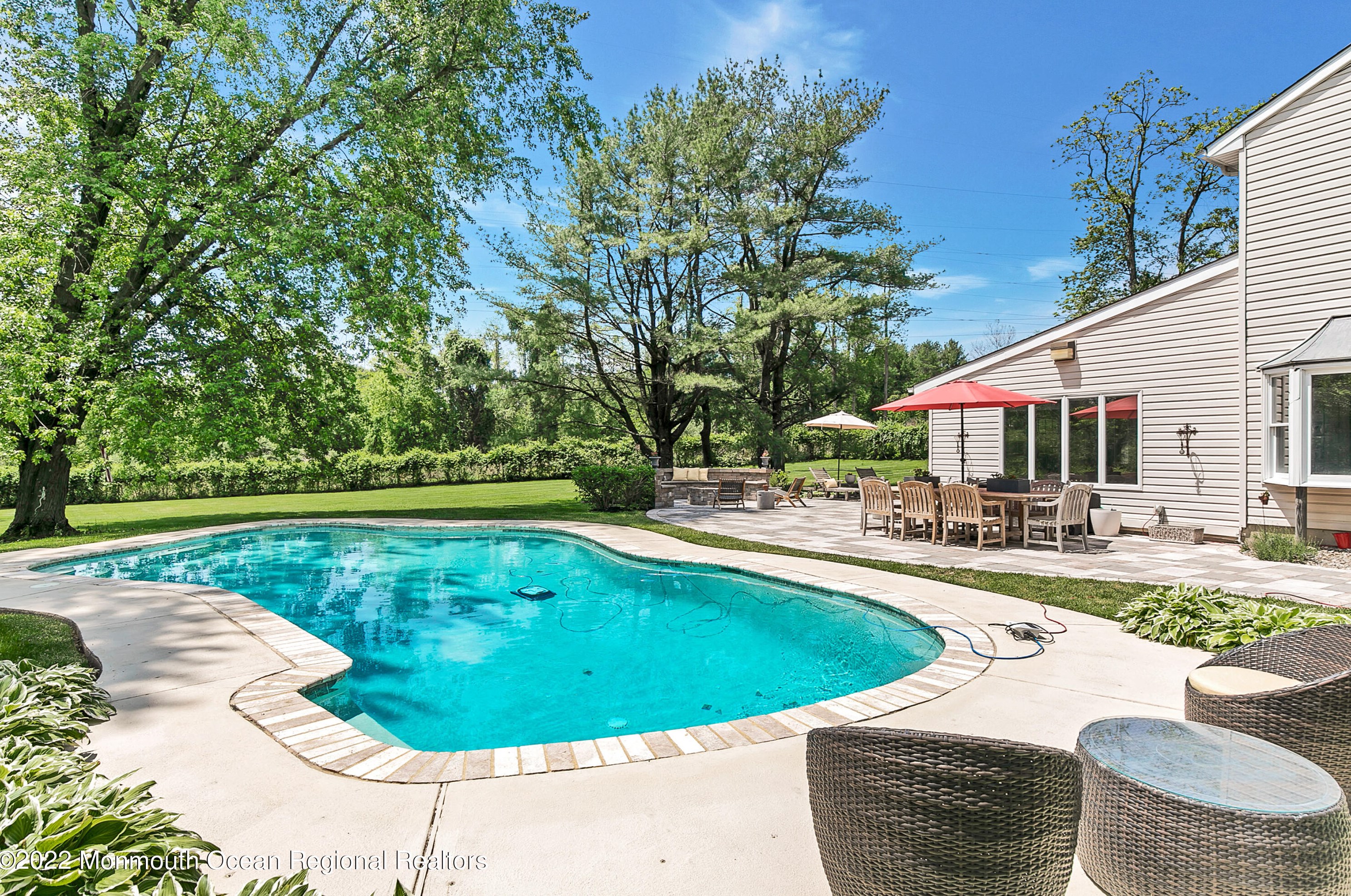 27 Hartshorn Dr, Vanderburg, NJ 07722-1187
