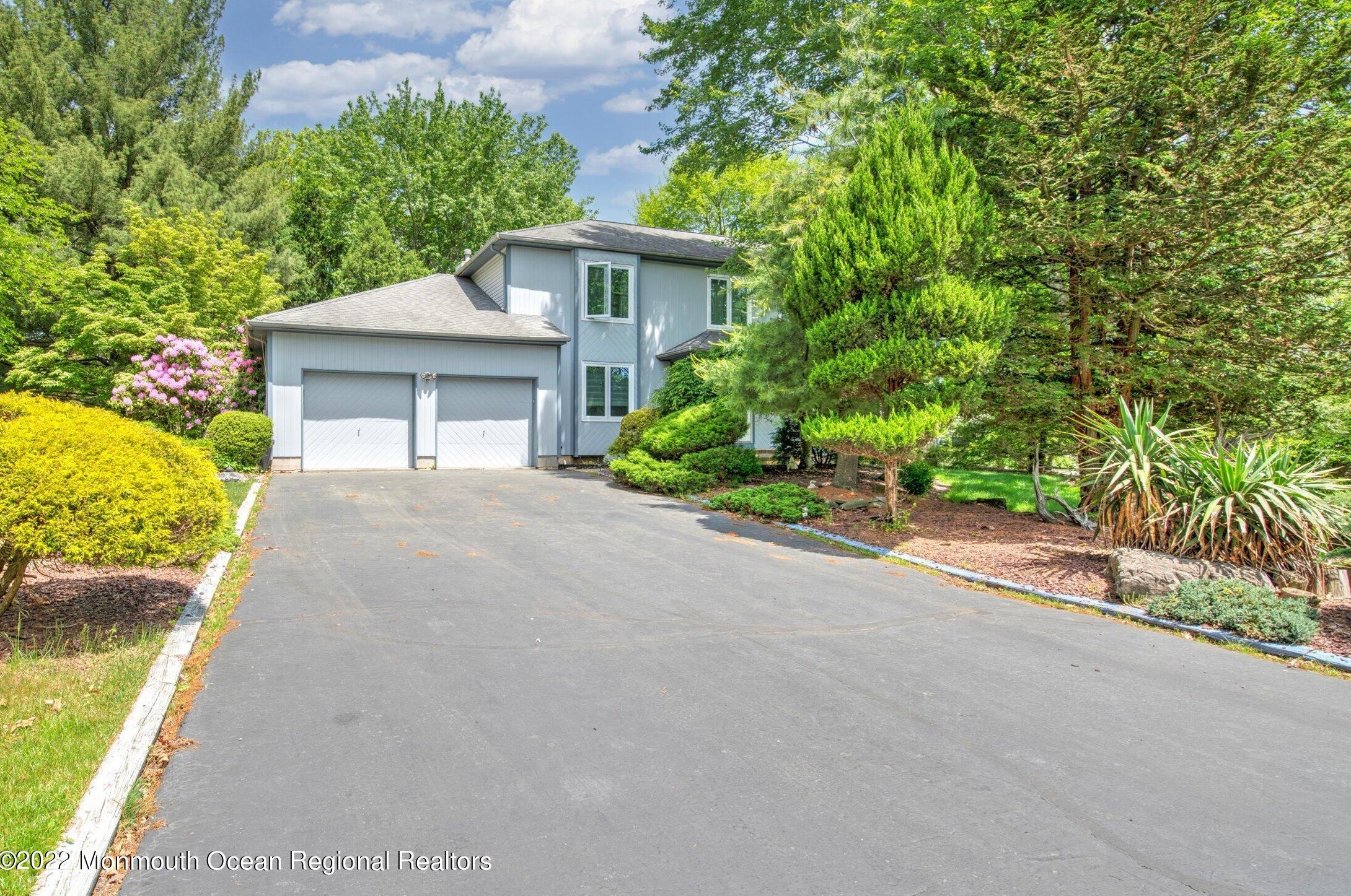 10 Kentucky Ct, Millstone Township, NJ 07726-1736