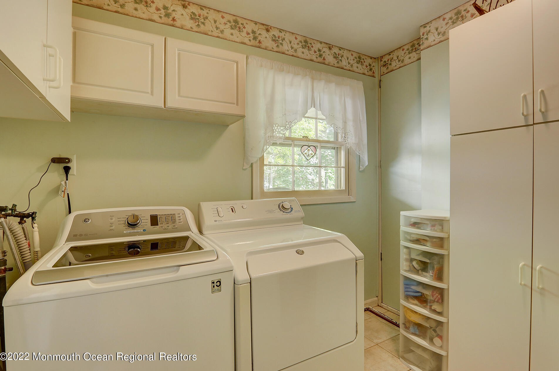 4382 Highway 516, Matawan NJ  07747-2158 exterior