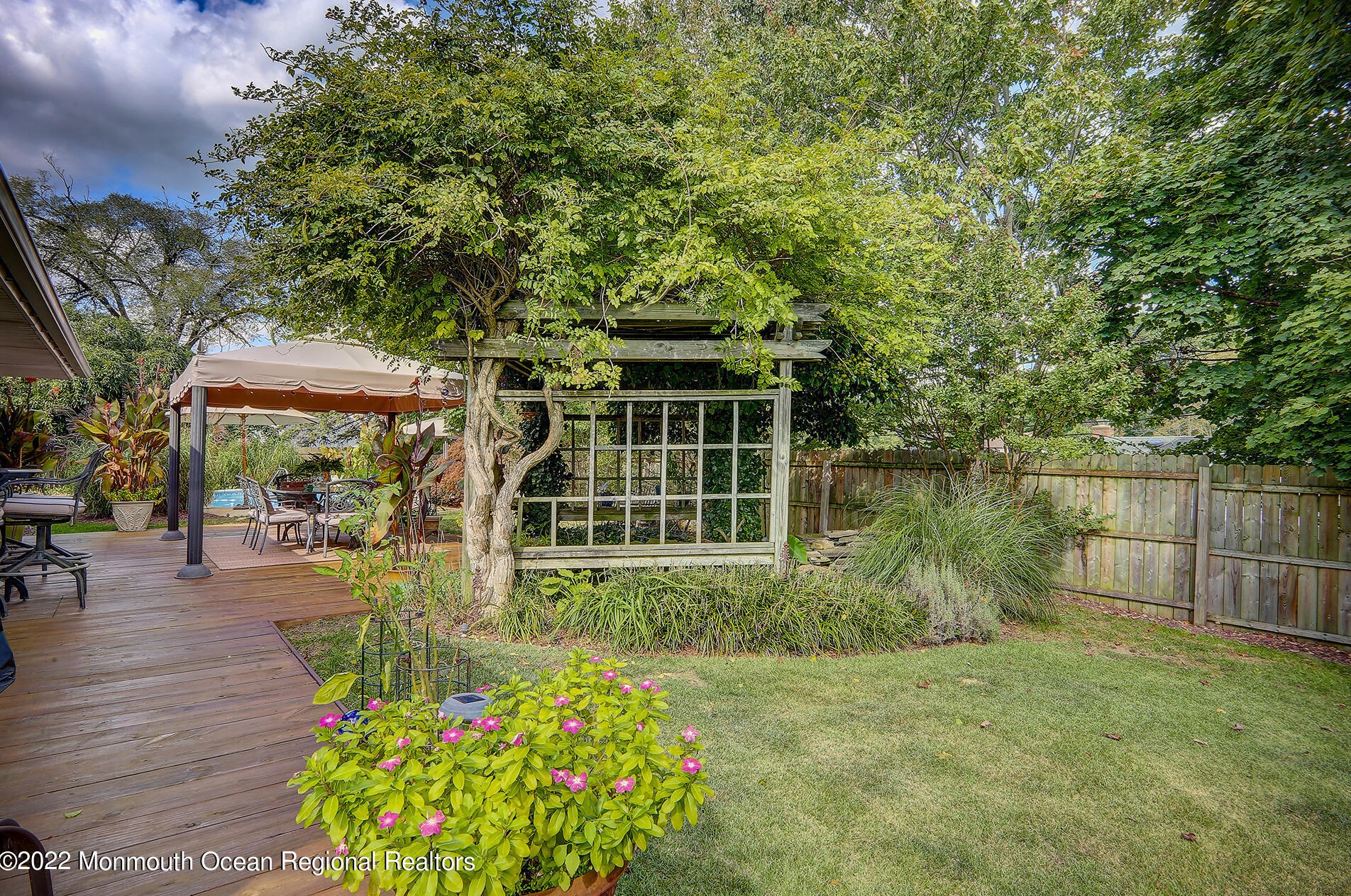 4382 Highway 516, Matawan NJ  07747-2158 exterior