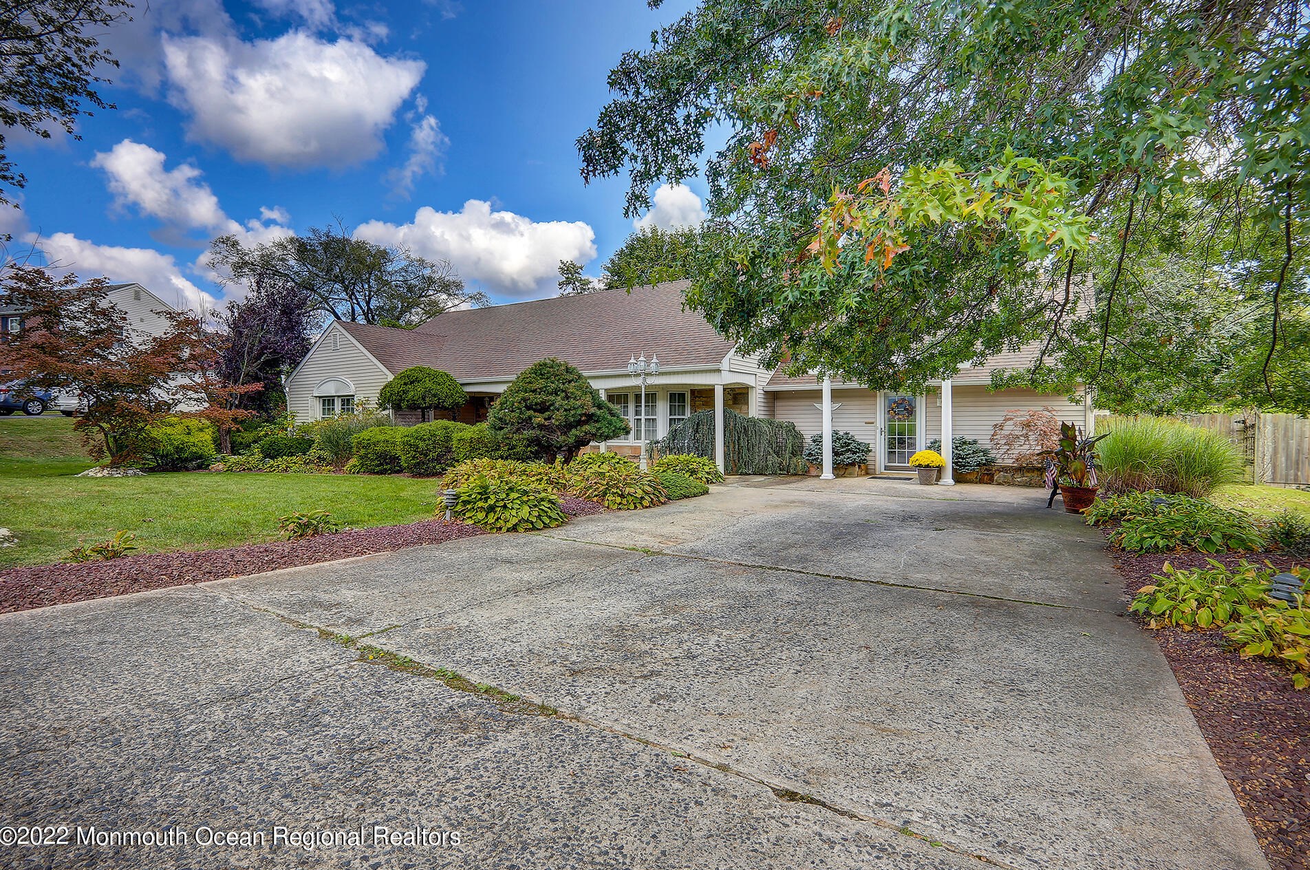 4382 Highway 516, Matawan NJ  07747-2158 exterior