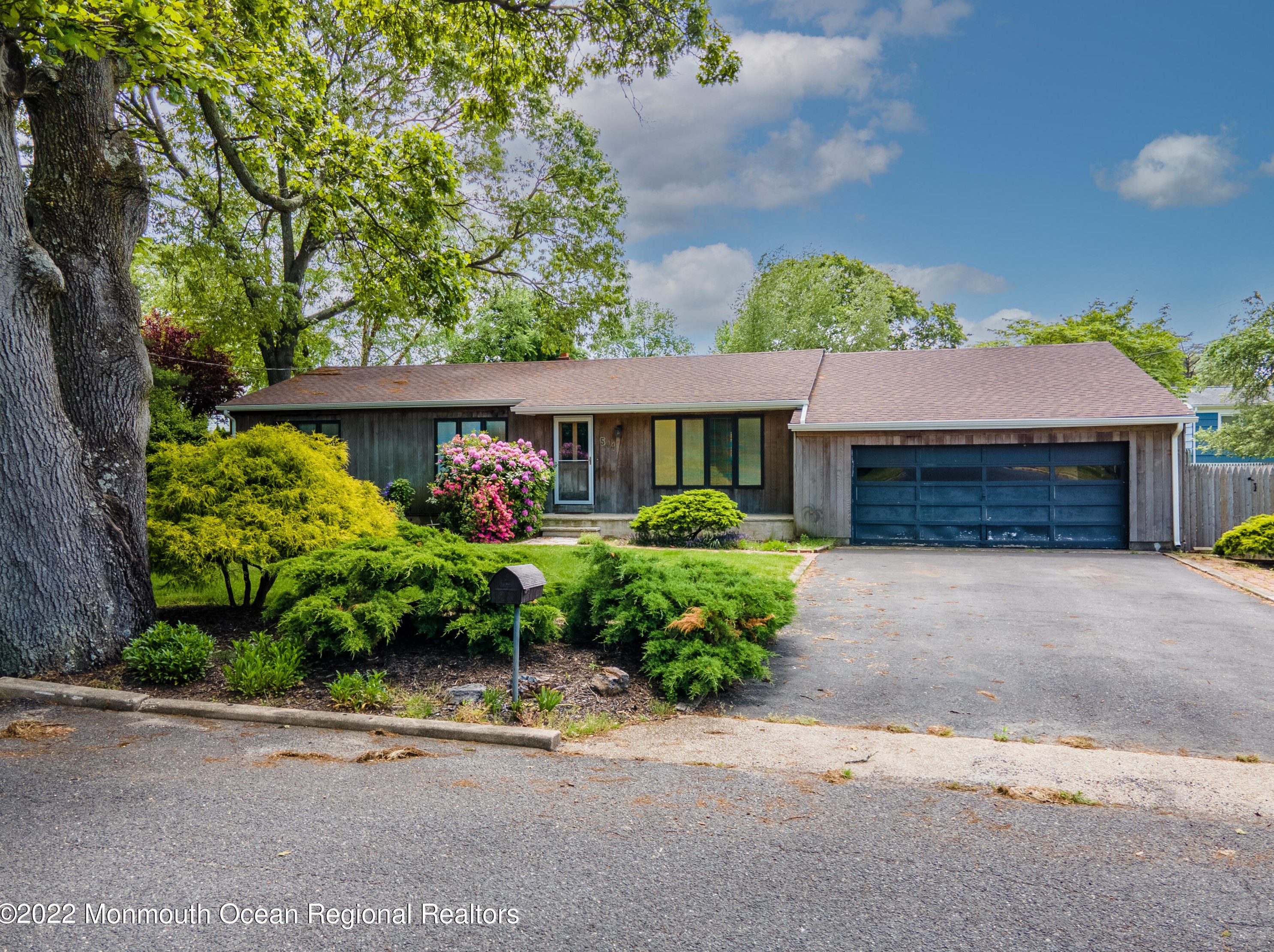 544 Trenton Ave, Oakhurst, NJ 07755-1147