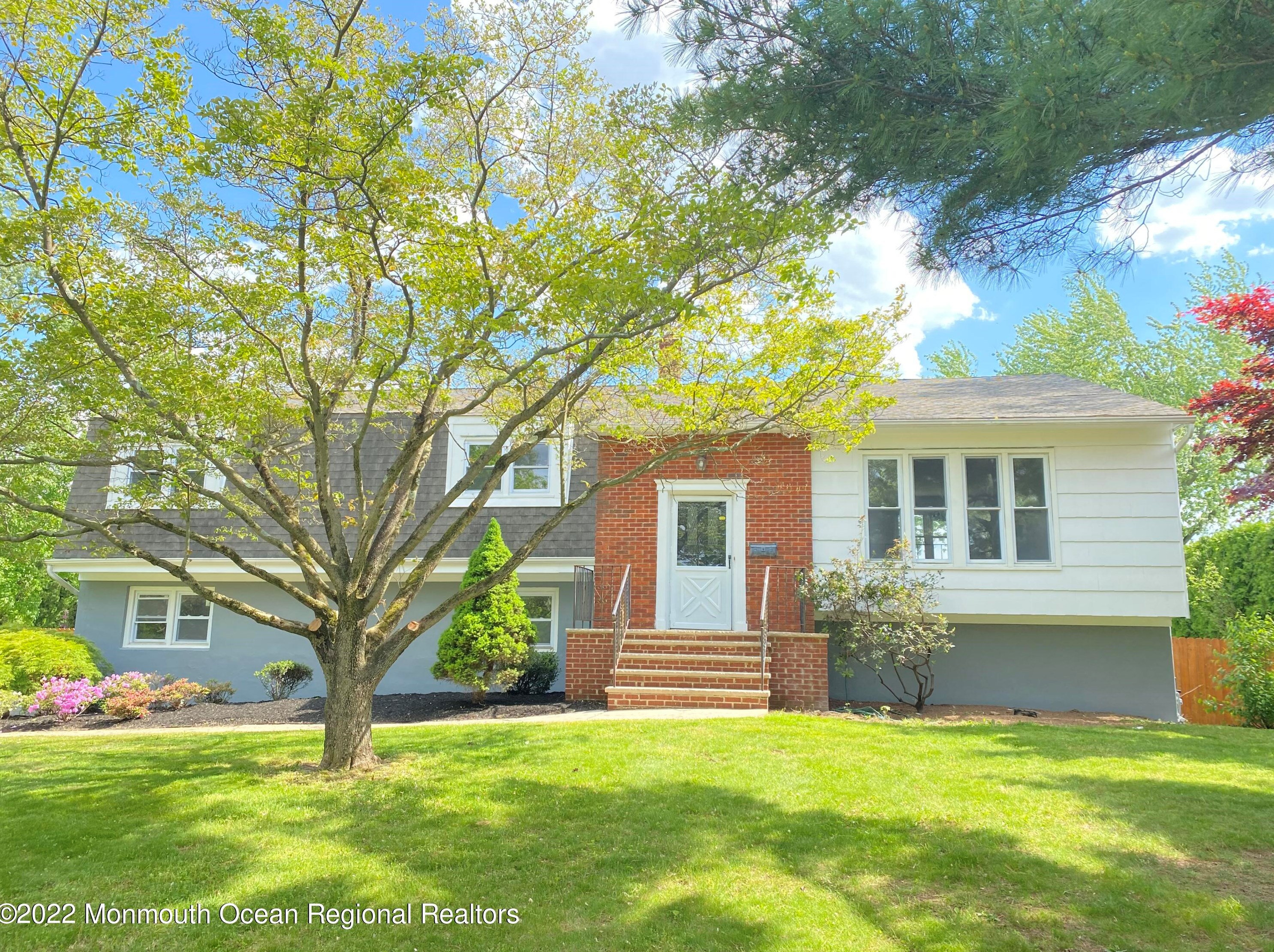 44 Coachman Dr, East Freehold, NJ 07728
