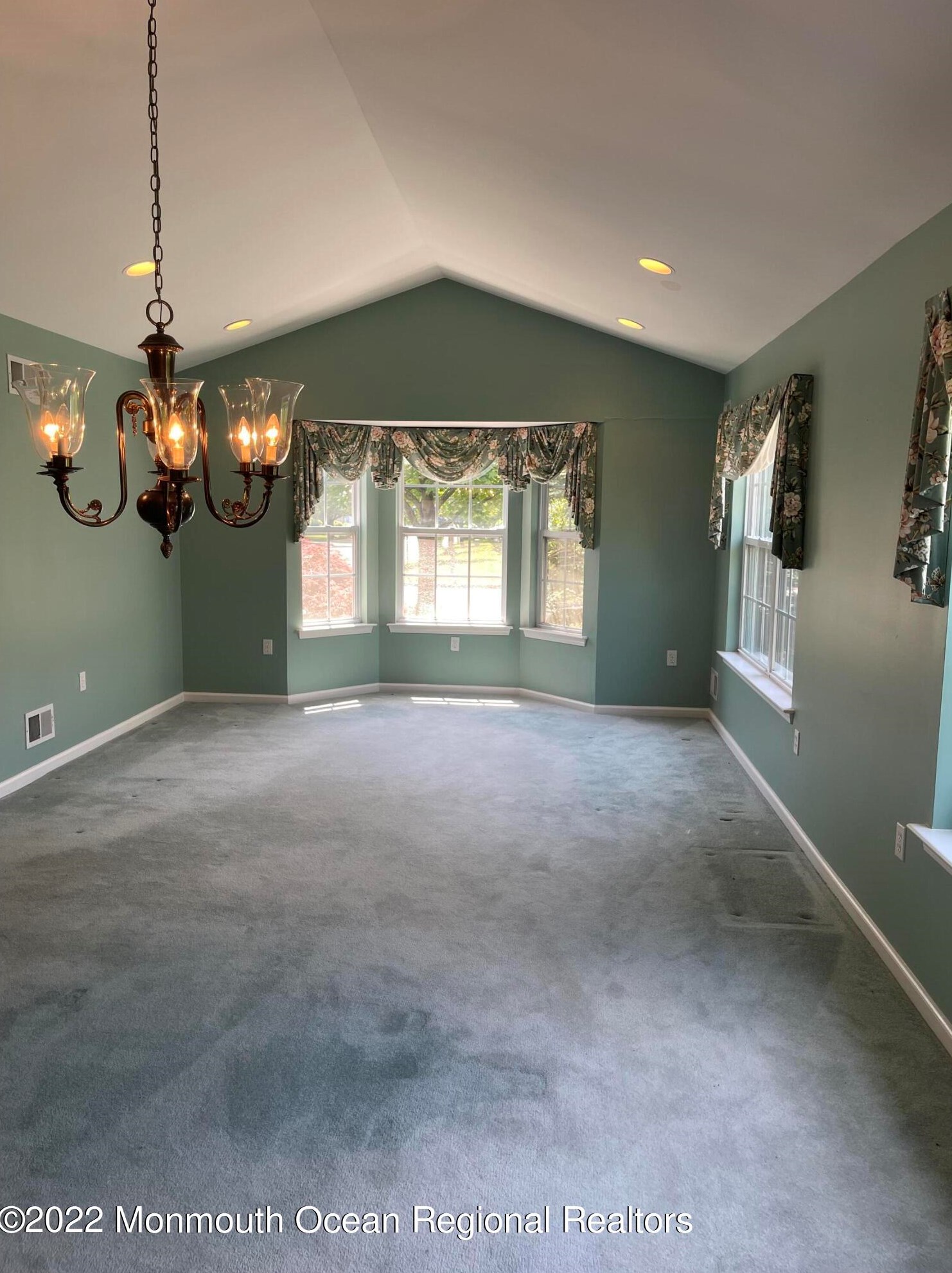 175 Skyline Dr, Lakewood, NJ 08701