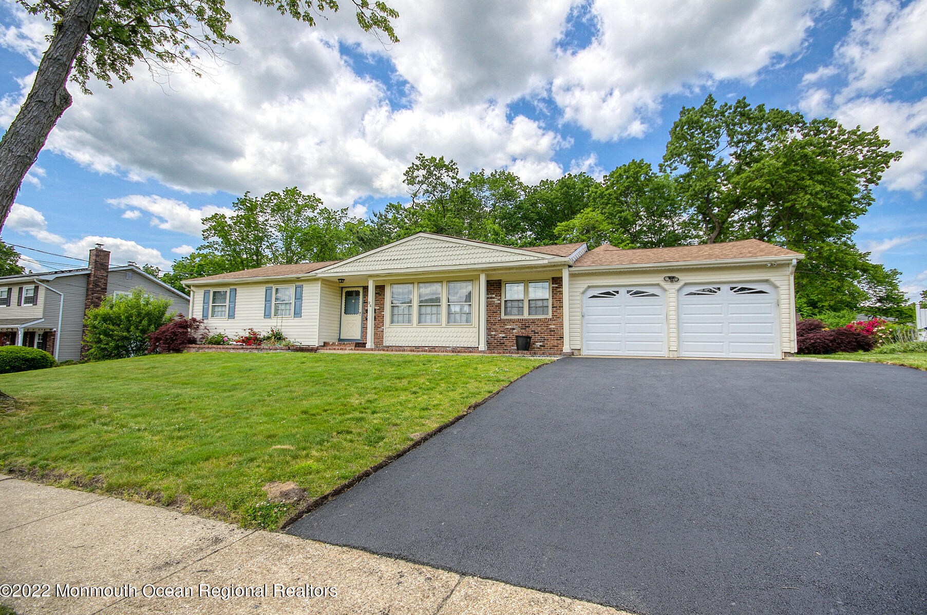 24 Beacon Dr, Wall Township, NJ 07731