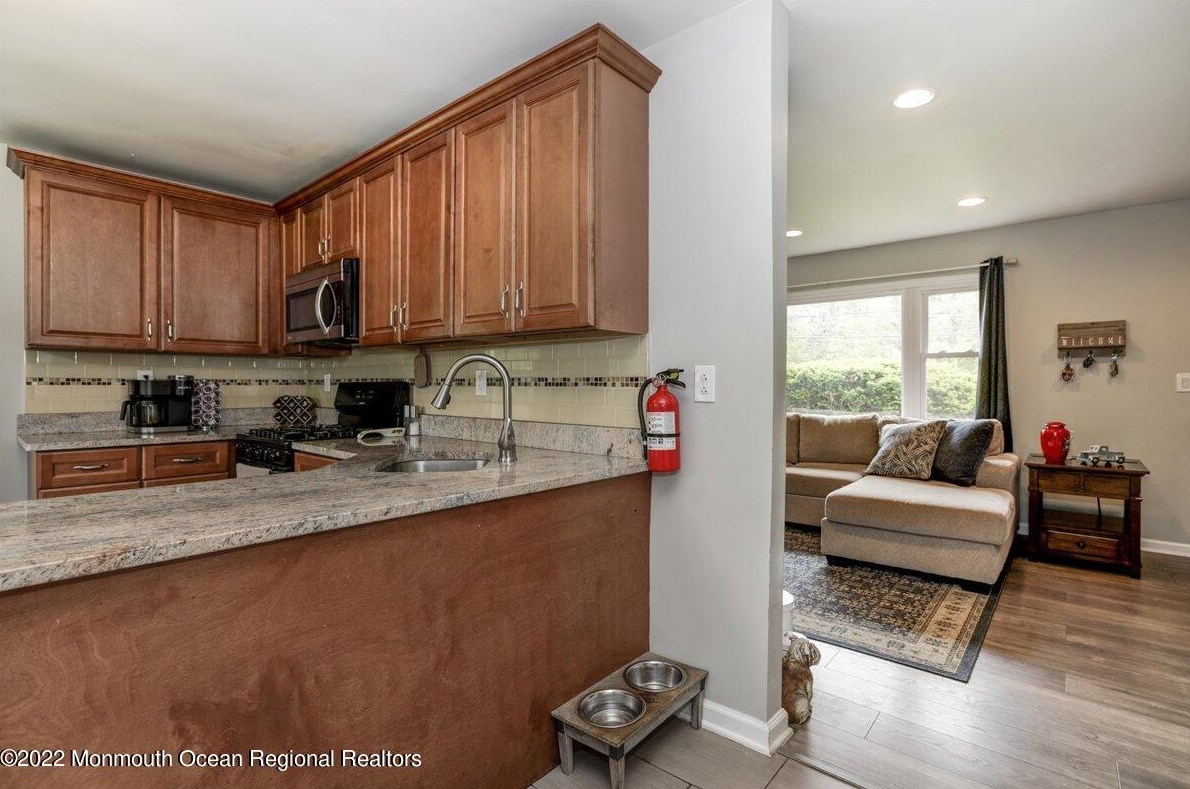 472 Dover Rd, Toms River NJ 08757-5222 exterior