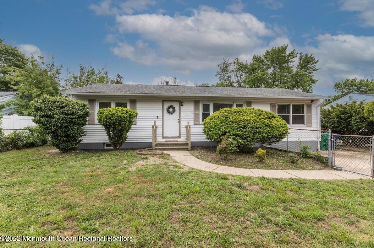 472 Dover Rd, Toms River NJ 08757-5222 exterior