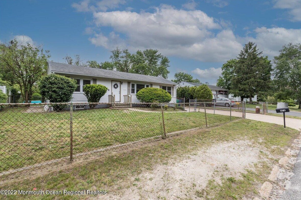 472 Dover Rd, Toms River, NJ 08757-5222