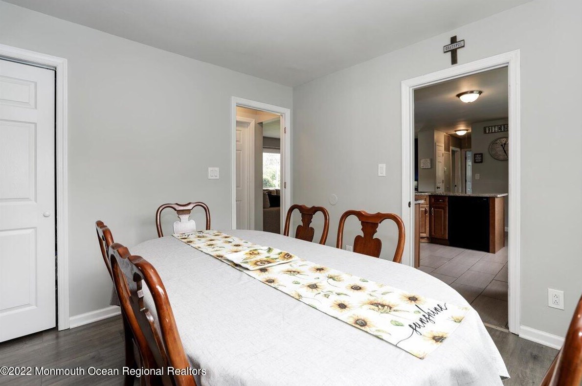 472 Dover Rd, Toms River NJ 08757-5222 exterior