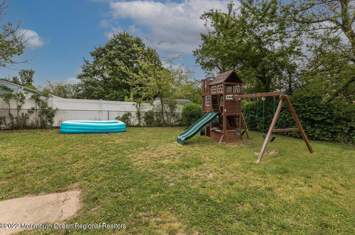 472 Dover Rd, Toms River NJ 08757-5222 exterior