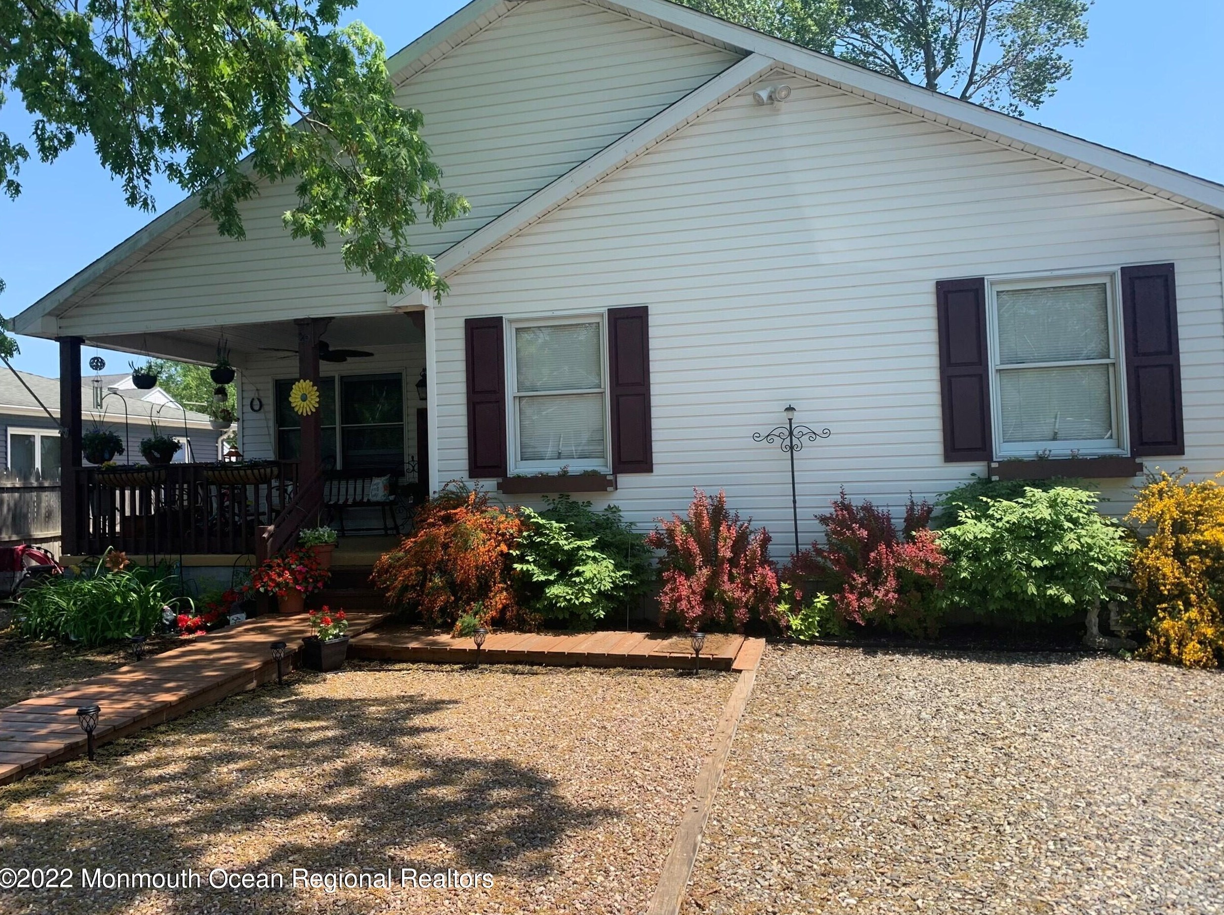 29 Spark Dr, Bricktown, NJ 08723