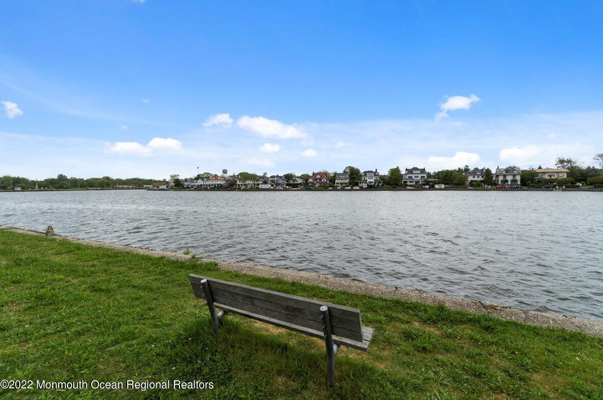 400 Deal Lake Dr #6a, Tinton Falls, NJ 07712