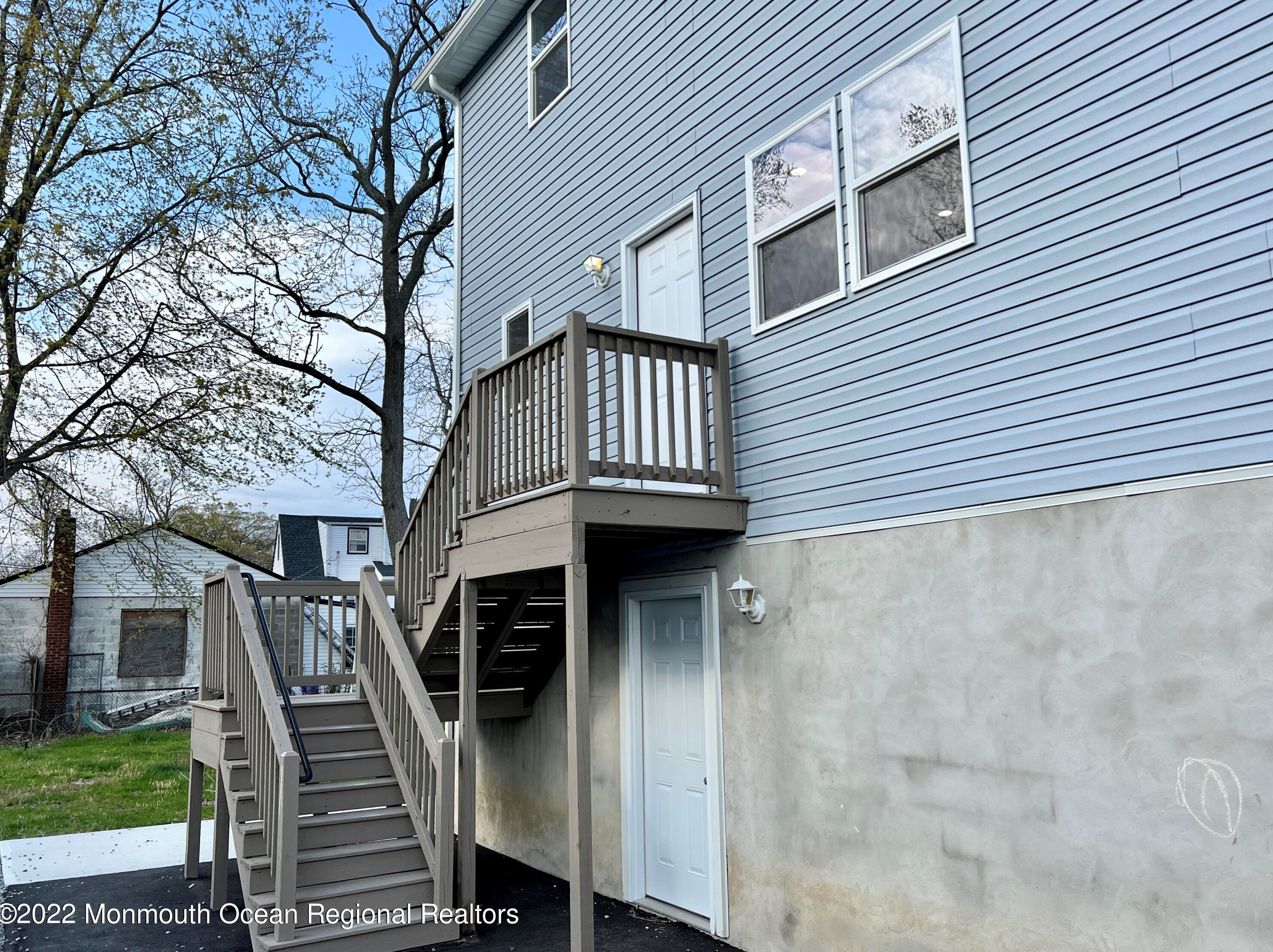 17 Grove Pl, Ideal Beach, NJ 07734-1666