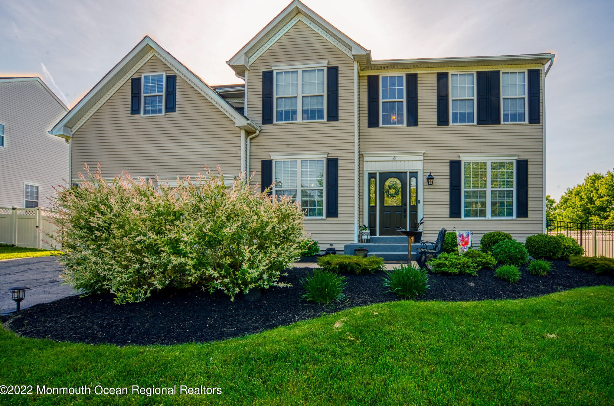 4 Stonehedge Dr, East Windsor, NJ 08520