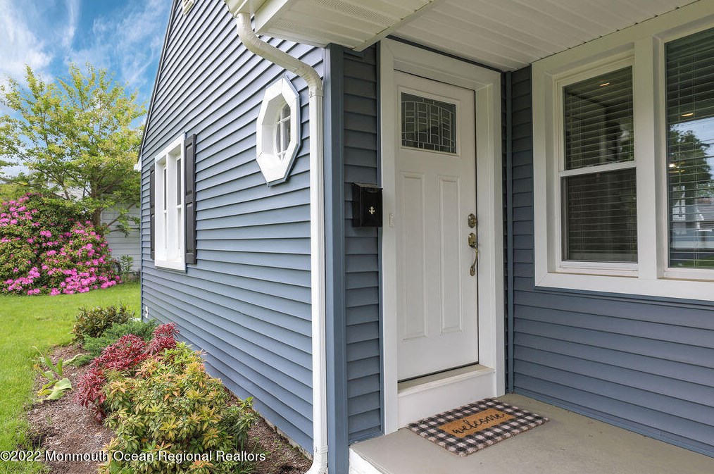 66 Comanche Dr, Oceanport, NJ 07757-1502