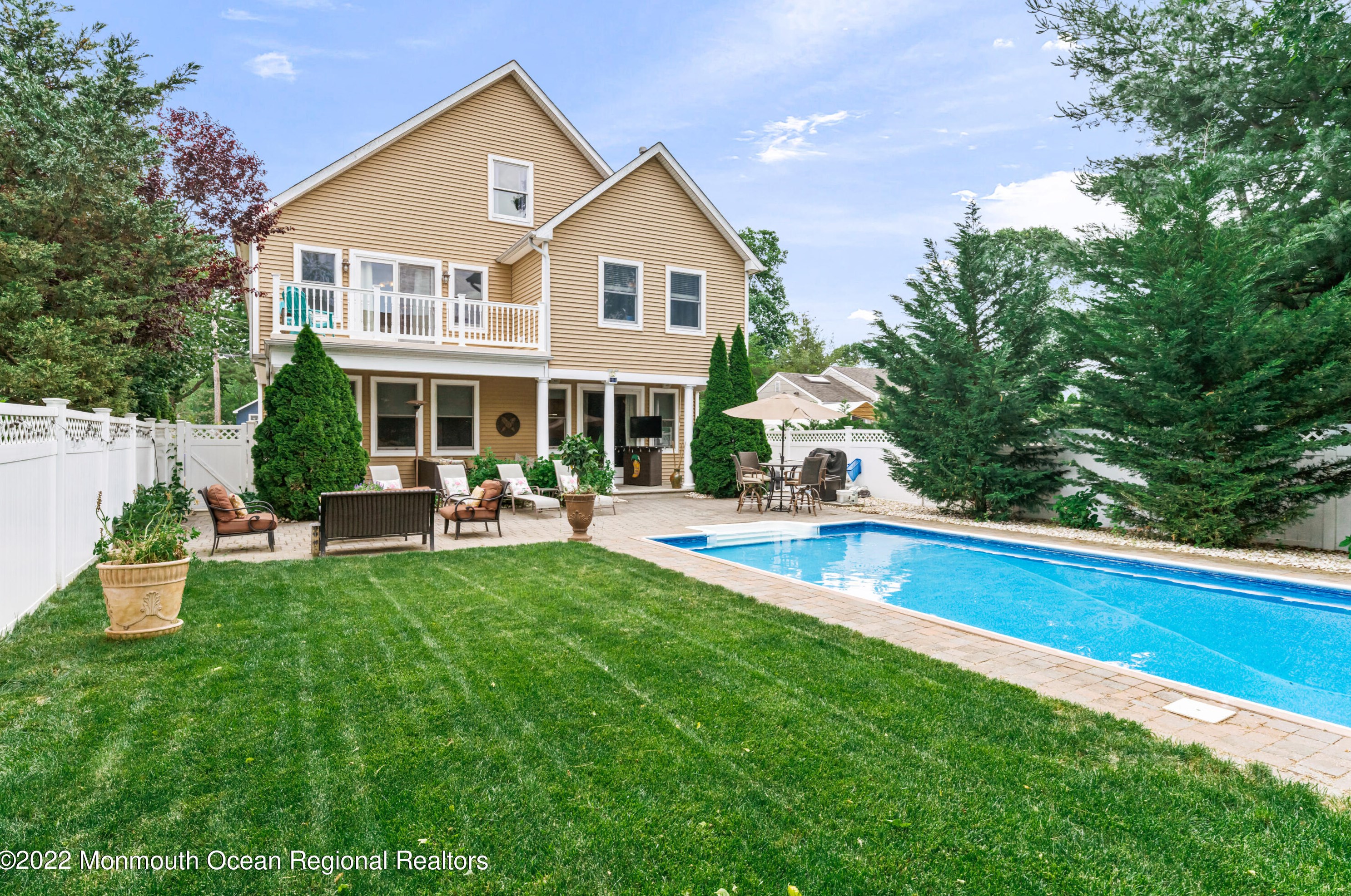 26 Robbins St, Bricktown, NJ 08724