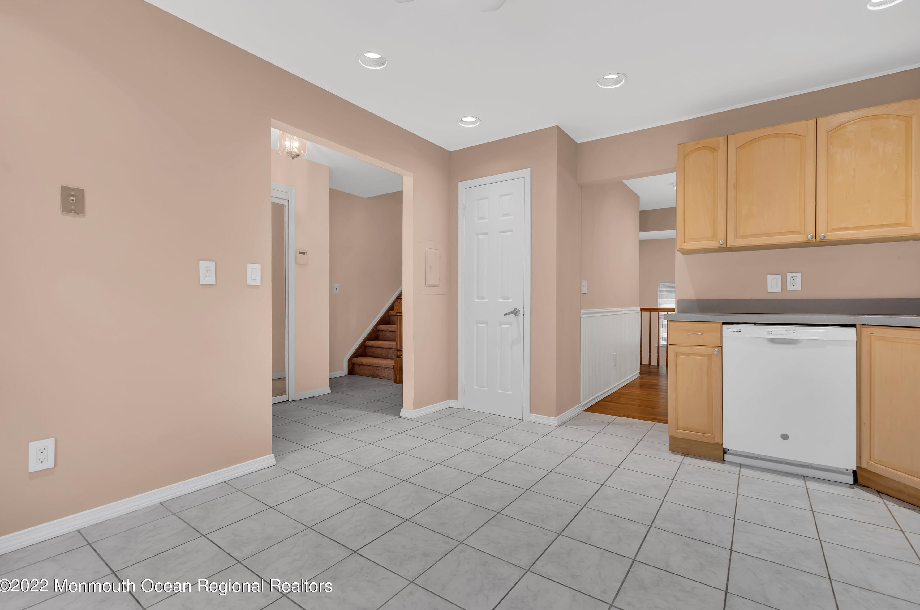 204 Bent Trl, Toms River NJ 08753-8339 exterior