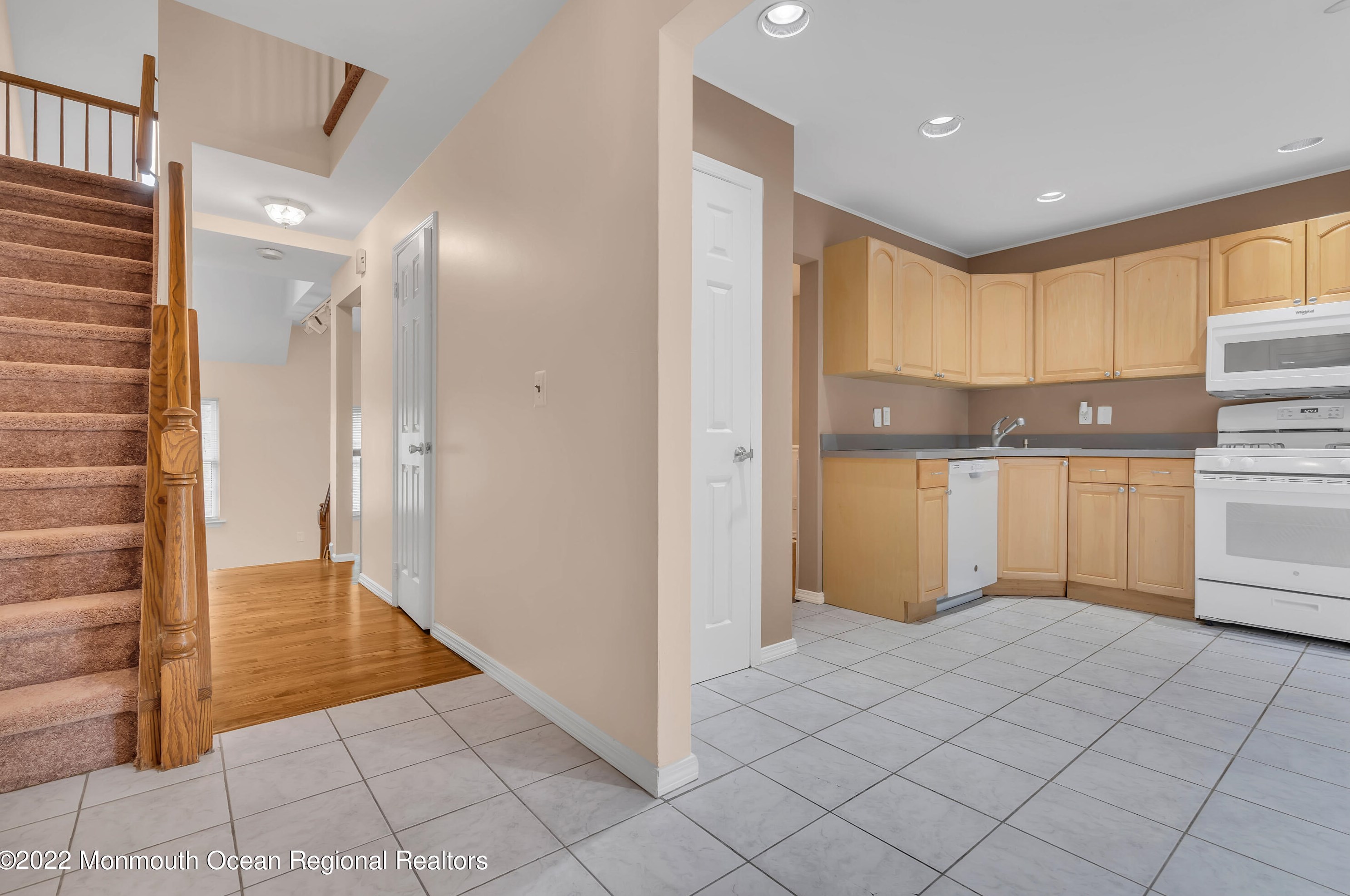 204 Bent Trl, Toms River NJ 08753-8339 exterior